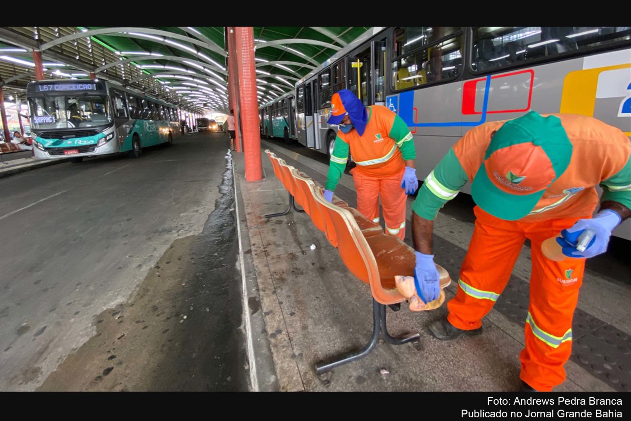 Higienização e desinfecção são intensificadas em ônibus e terminais de transbordo de Feira de Santana, diz Governo Colbert Martins