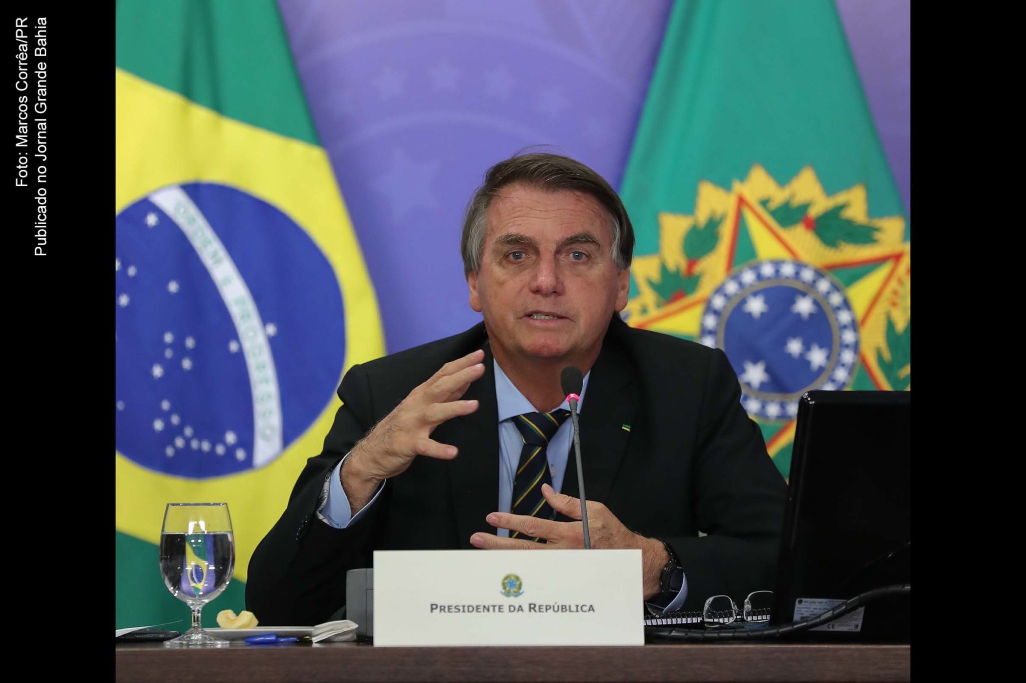 A desaprovação à gestão da pandemia de covid-19 pelo presidente Jair Bolsonaro atingiu seu maior nível, com 54% dos brasileiros classificando o desempenho dele como ruim ou péssimo, segundo pesquisa do Instituto Datafolha divulgada nesta terça-feira (16/03/2021).