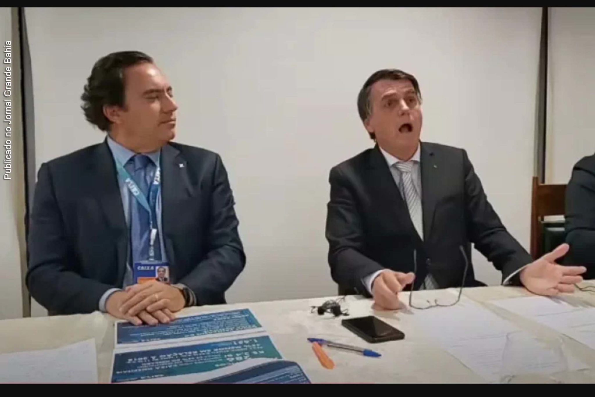Extremista Jair Bolsonaro tem atitude de um demente.