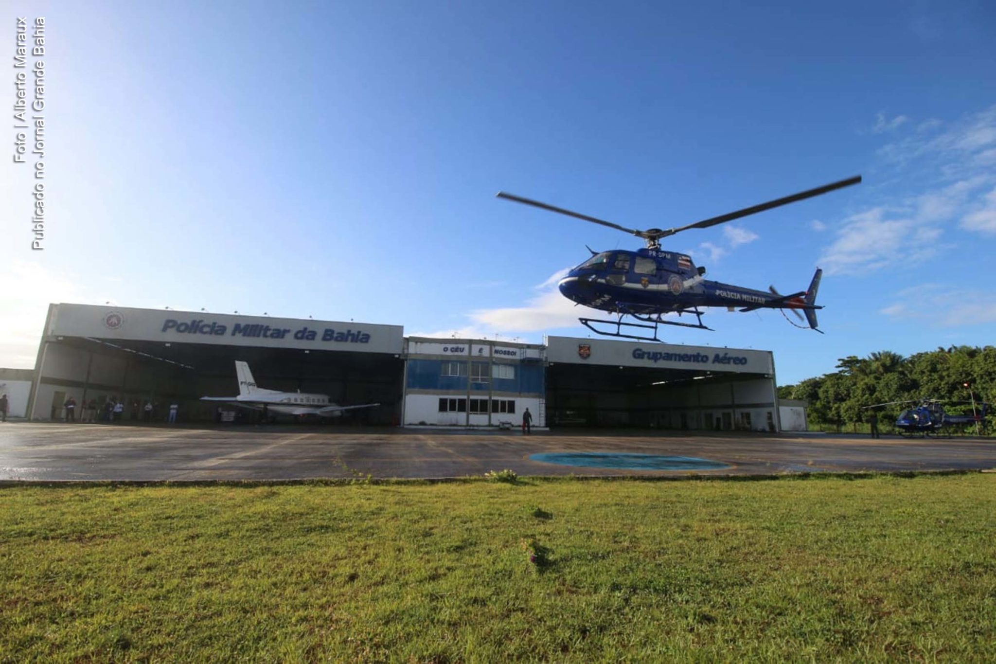 Governo da Bahia agiliza entrega de vacinas contra a Covid-19 com uso de aeronaves do estado.