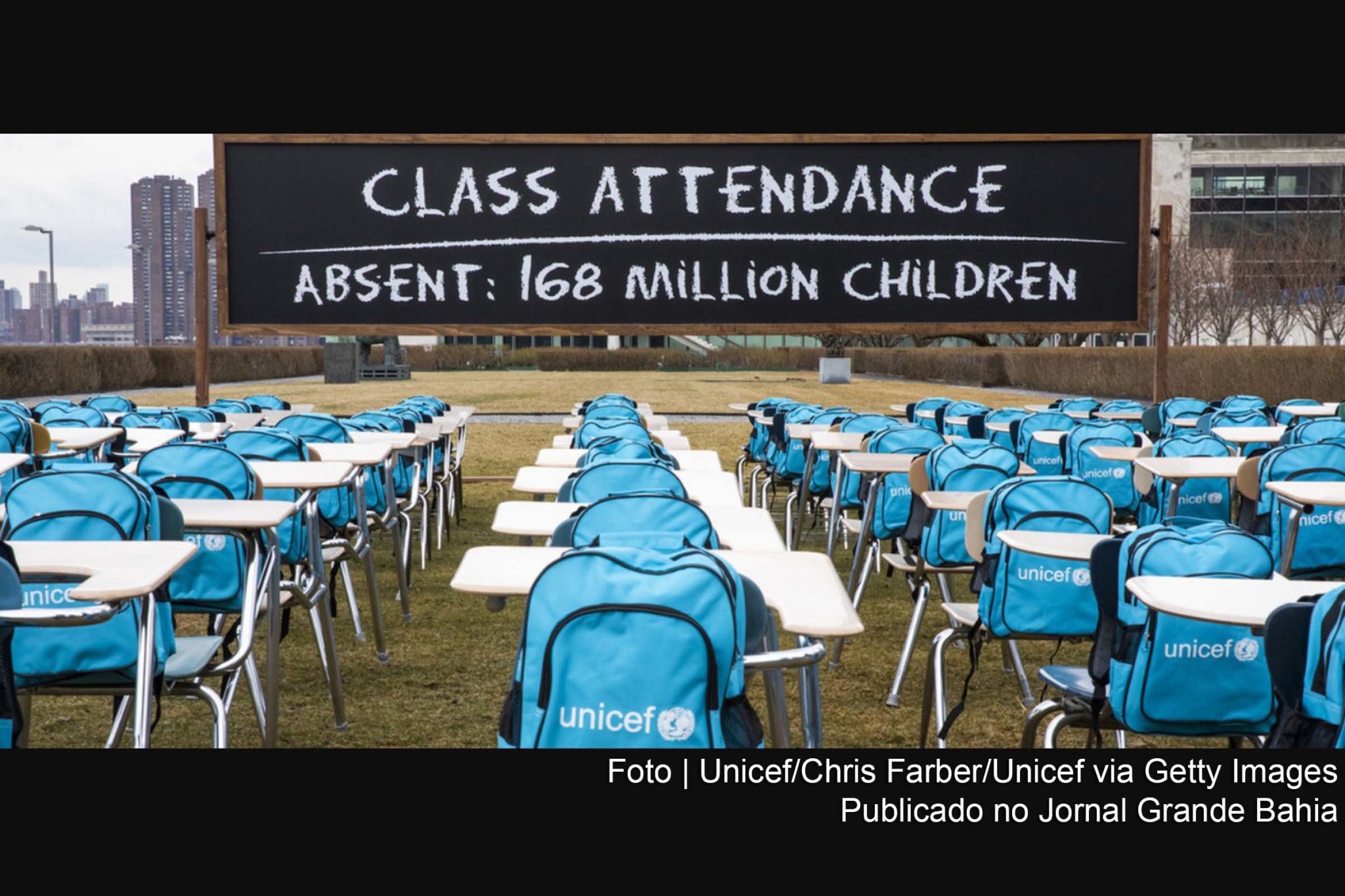 Instalação do Unicef, na sede da ONU em Nova Iorque, alerta para fechamento de escolas em todo o mundo. Fechamento ainda afeta 168 milhões de pessoas em 14 países. 66% dessas instituições de ensino estão na América Latina e no Caribe. Em nova campanha na sede da ONU, agência mostra 168 cadeiras vazias, cada uma representando 1 milhão de estudantes.