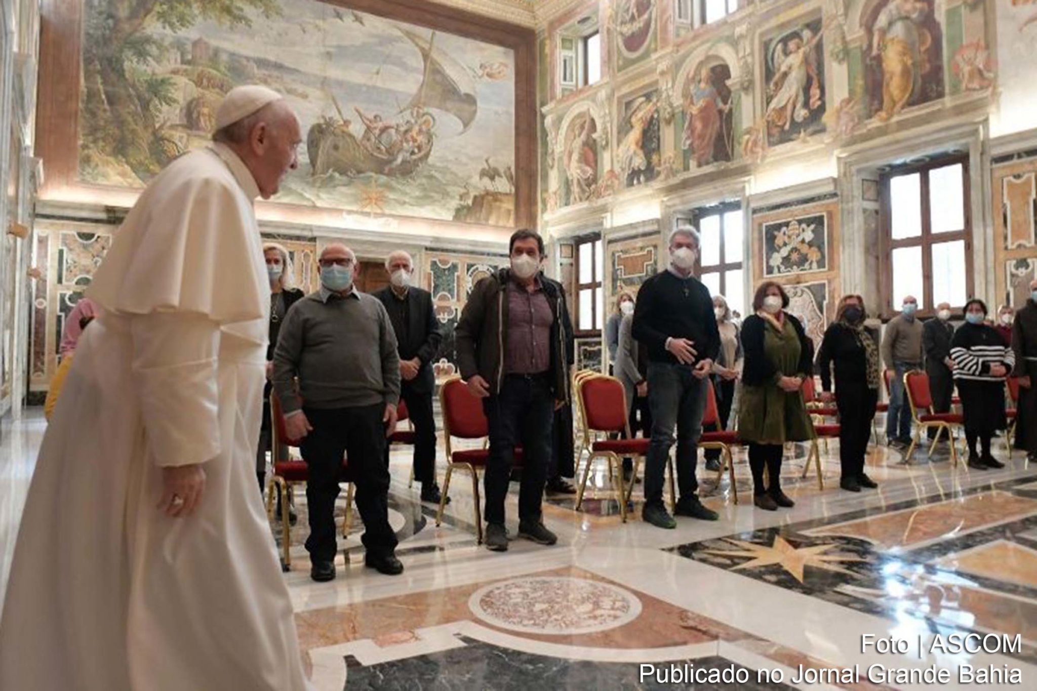 O Papa Francisco recebeu em audiência nesta segunda-feira (01/03/2021), no Vaticano, representantes do Centro Franciscano de Solidariedade da cidade italiana de Florença que atuam junto a idosos, deficientes e famílias que se encontram em condições econômicas e sociais difíceis. “Um sinal concreto de esperança”, disse o Papa, que “desperta as consciências adormecidas e nos convida a sair da indiferença, a ter compaixão por quem está ferido, a se curvar com ternura sobre quem está esmagado pelo peso da vida”. Um verdadeiro estilo de Deus e de obras como a da associação que primam pela proximidade, compaixão e ternura.