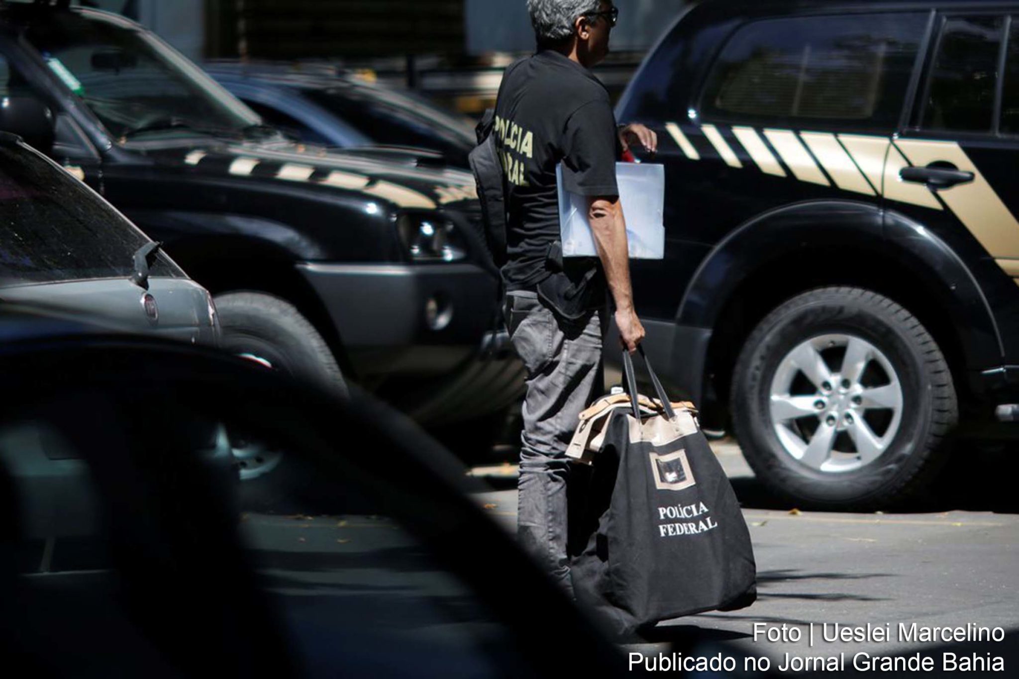 Estão sendo cumpridos 13 mandados de busca e apreensão no estado.