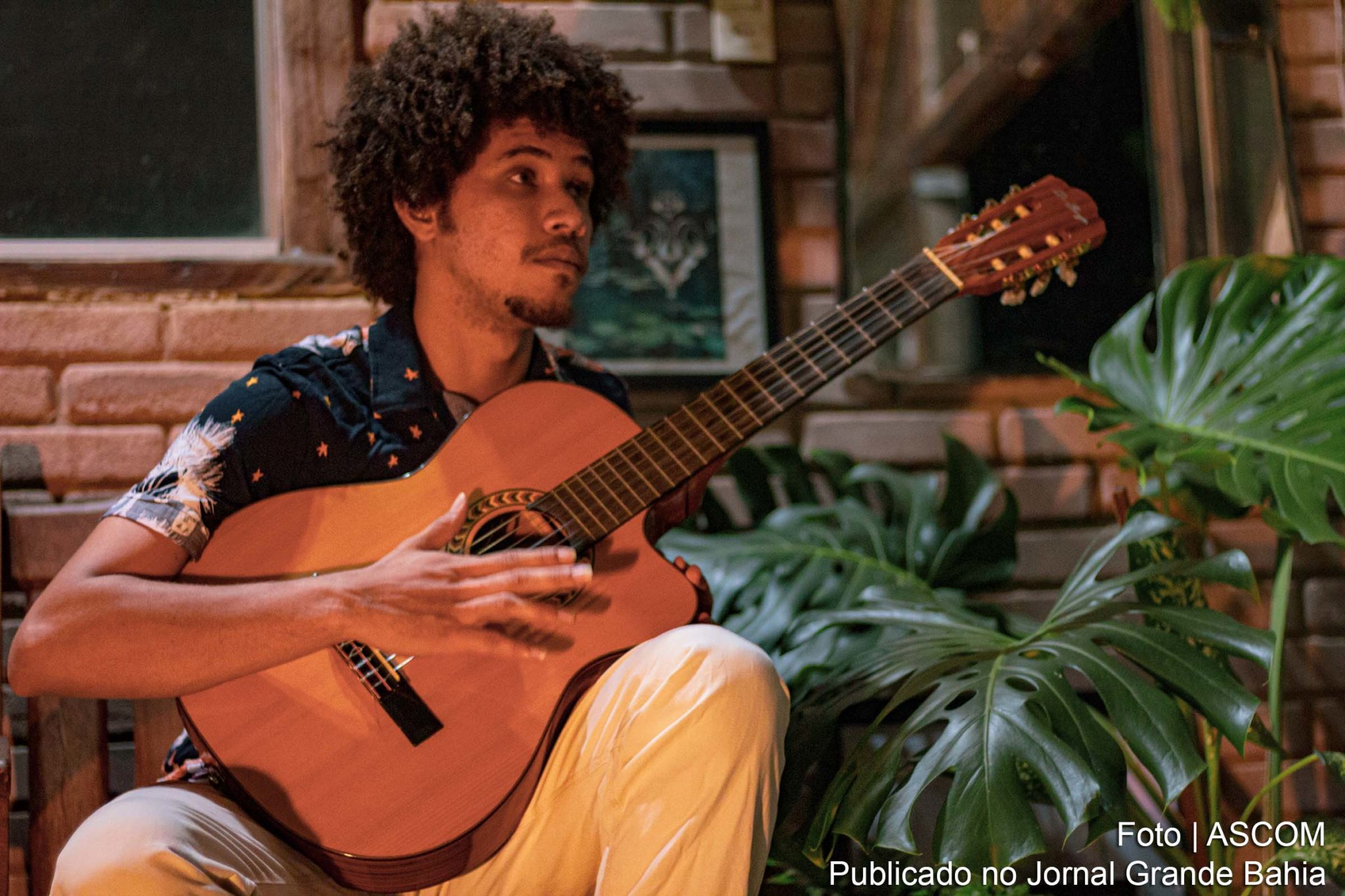 Cantor e compositor baiano apresenta as seis canções do novo trabalho durante live.