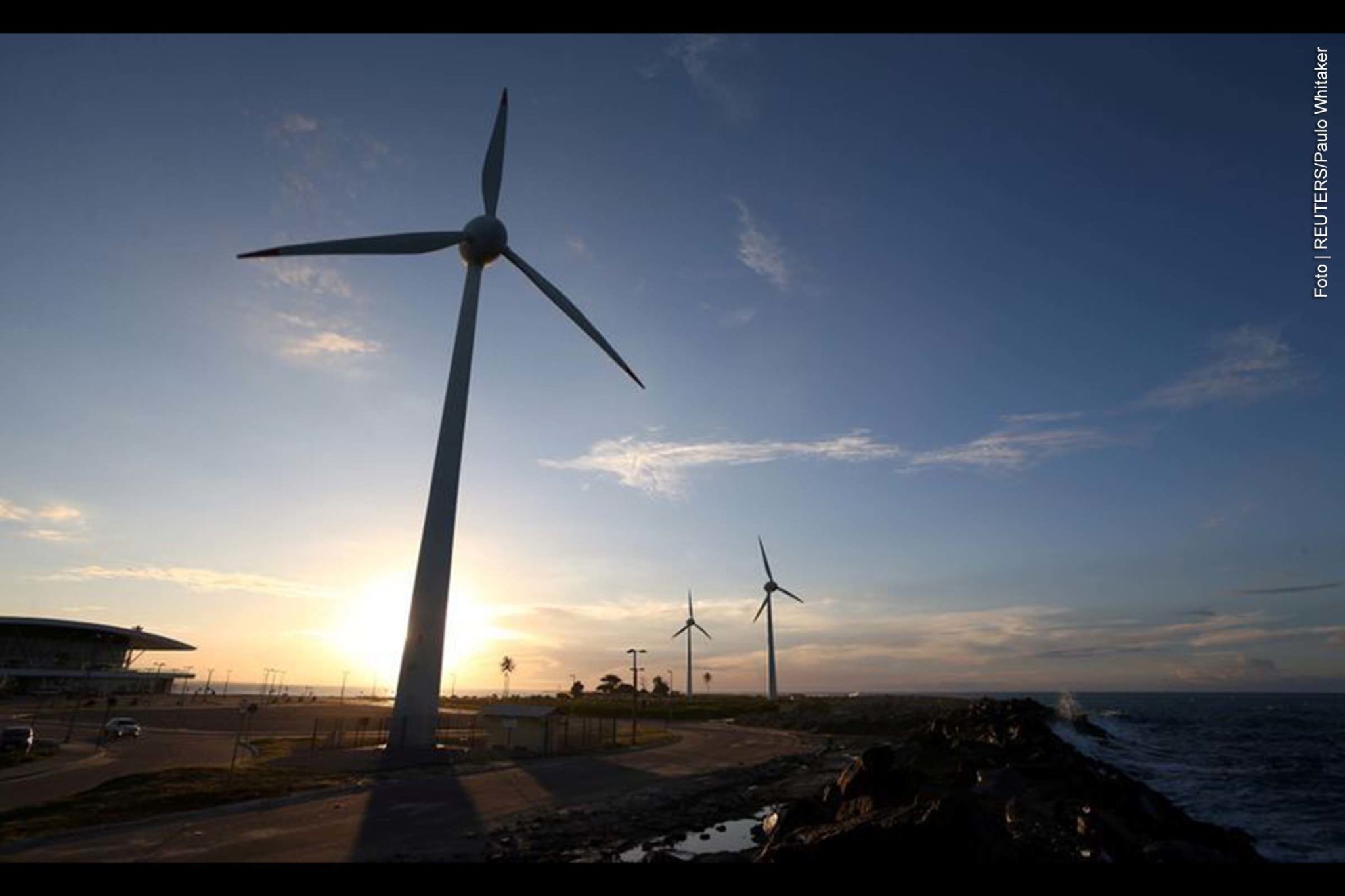 Turbina em parque de geração de energia eólica em Fortaleza, no Ceará, Brasil.