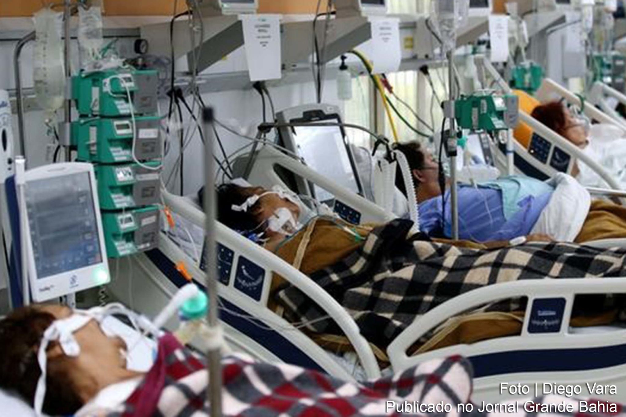 Unidade de terapia intensiva em hospital de Porto Alegre lotação atinge clínicas públicas e privadas.