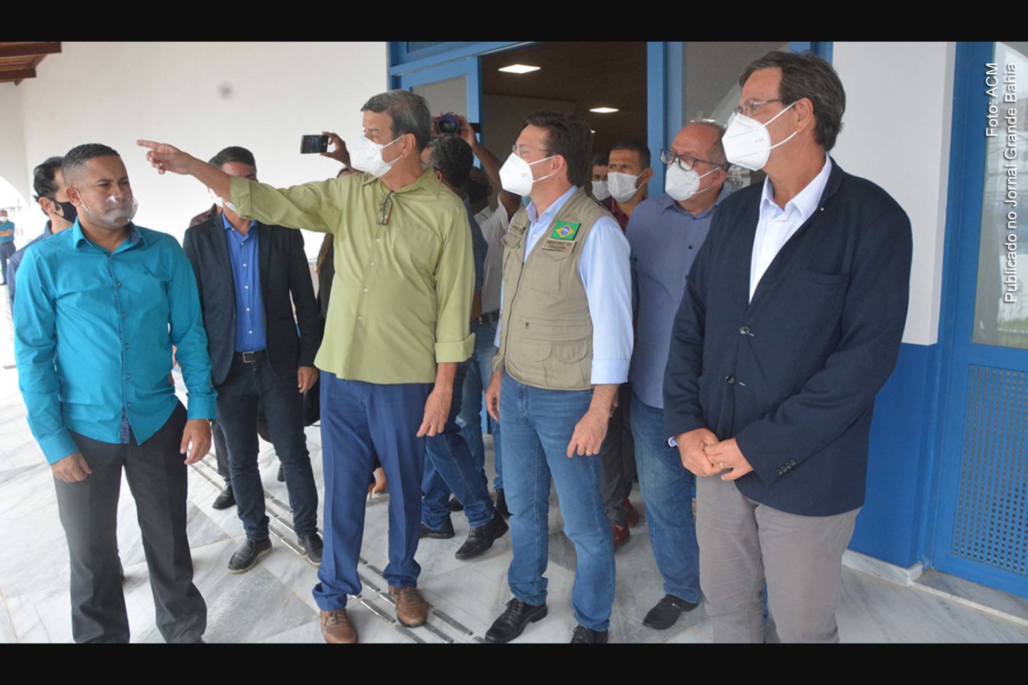 Acompanhados do prefeito Colbert Martins, ministros da Cidadania, João Roma e do Turismo, Gilson Machado Neto, inauguram o Complexo Educacional de Feira de Santana, denominado, também, de Centro de Educação Complementar.