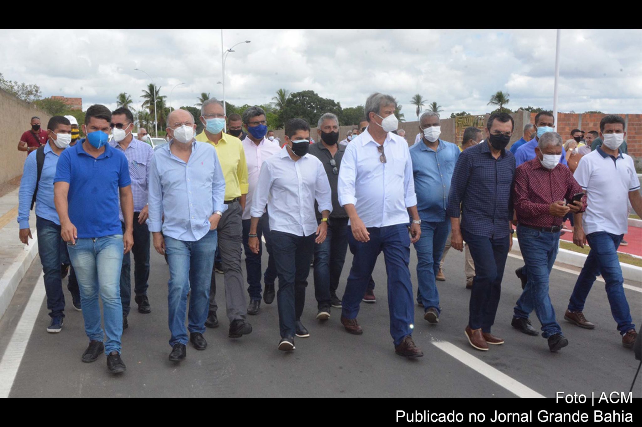 Foi entregue oficialmente a Avenida Josias Ribeiro, no Bairro Papagaio, pelo prefeito Colbert Martins.