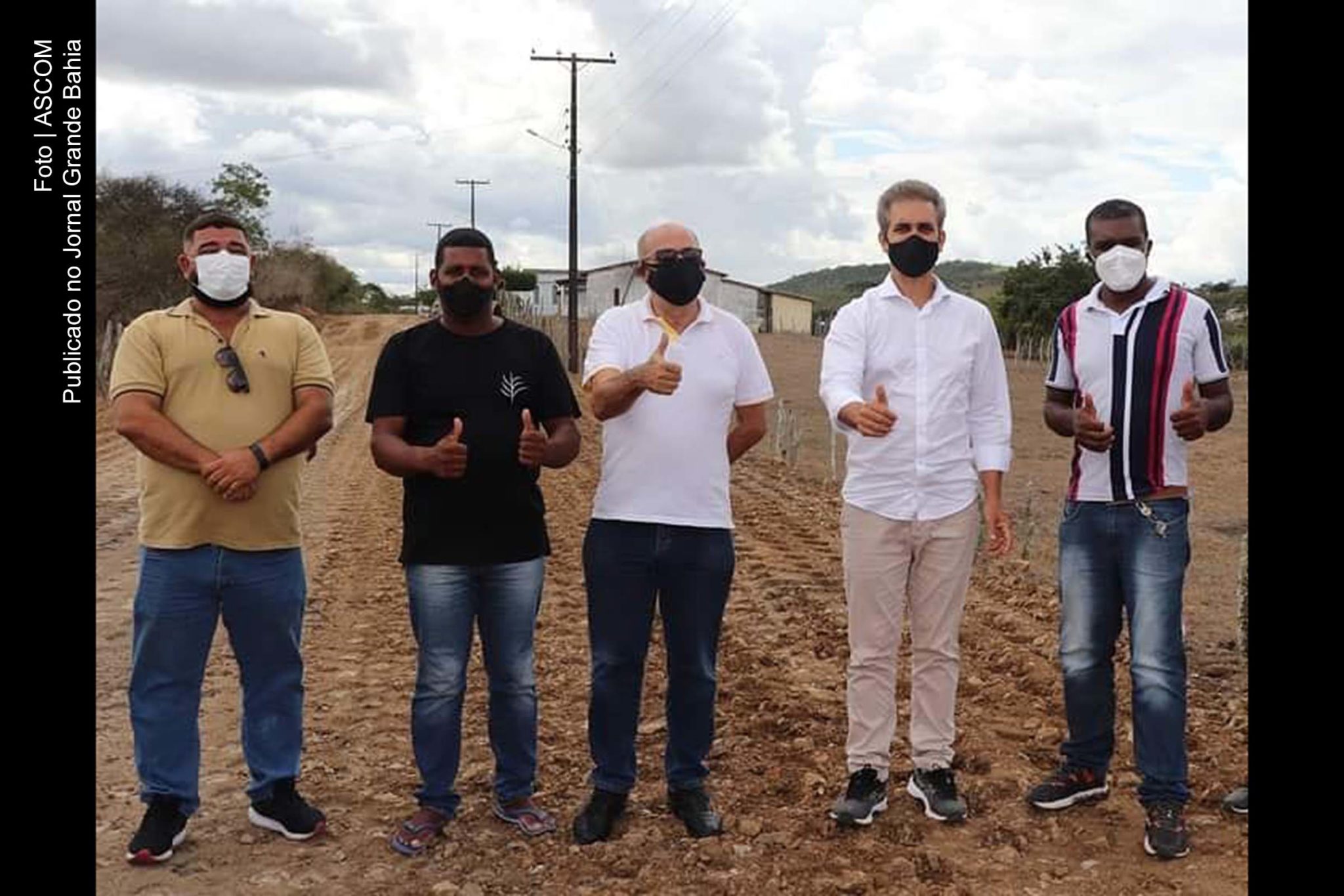 Em Antônio Cardoso, deputado Robinson Almeida visita obra de pavimentação do acesso ao povoado de Poço