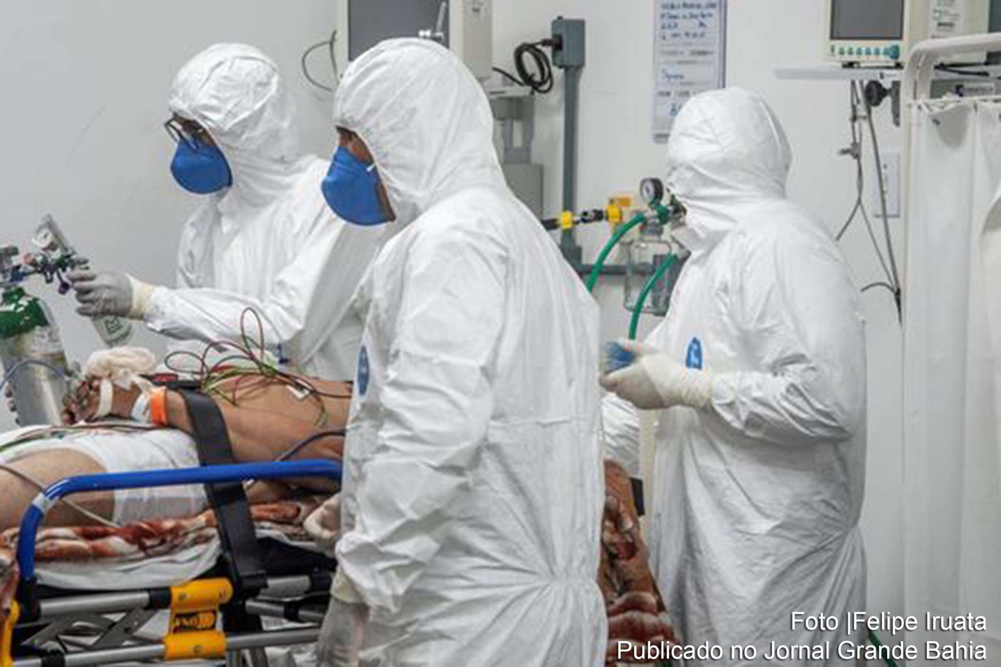 Escassez de kit intubação força equipes médicas a diluir remédios e amarrar pacientes. Ministério da Saúde centralizou distribuição, mas enfrenta dificuldade para comprar novas doses.