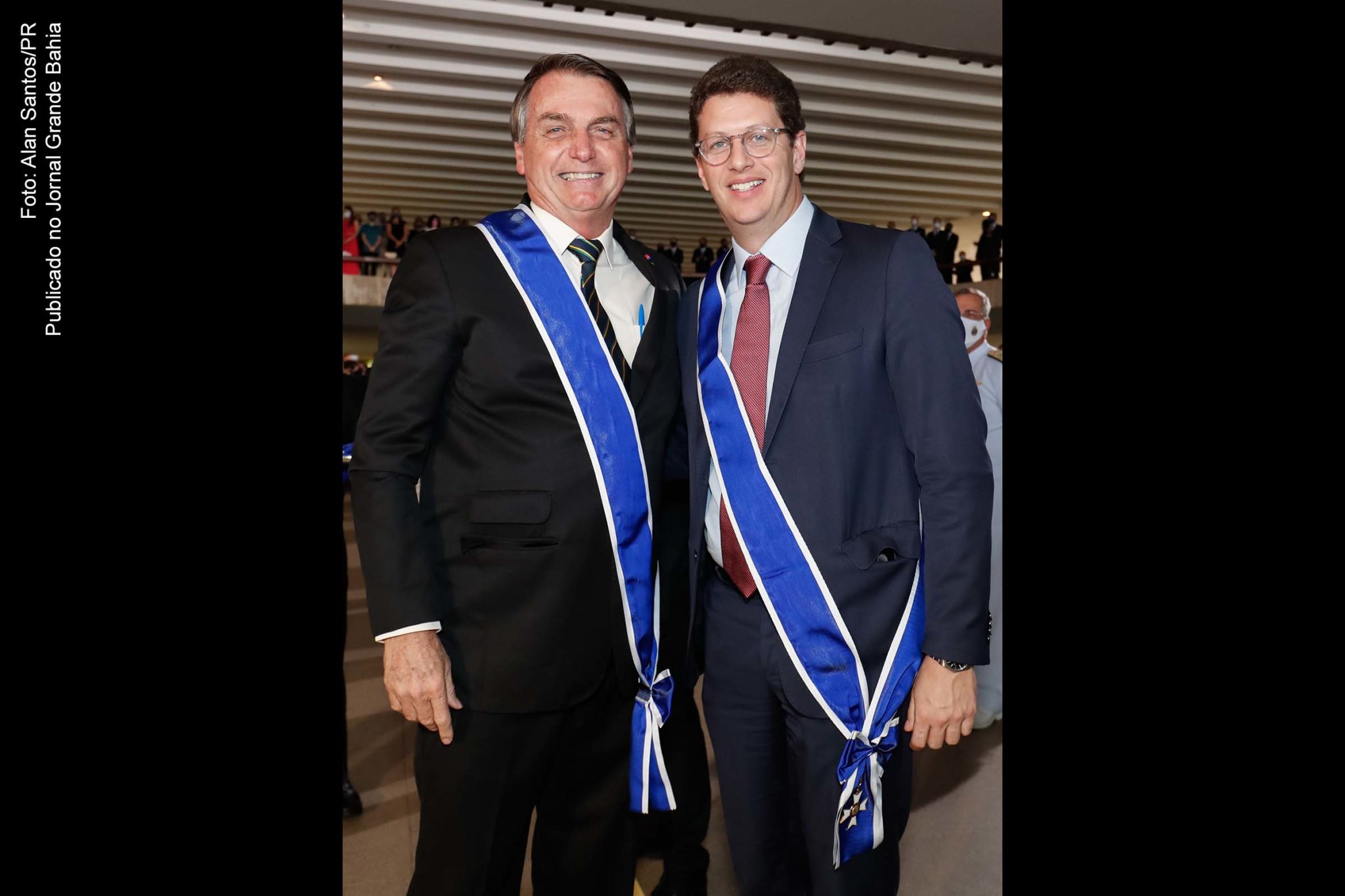 Extremistas Jair Bolsonaro e Ricardo Salles. Ministro do Meio Ambiente é denunciado por advocacia administrativa, organização criminosa e o crime de dificultar fiscalização do meio ambiente.