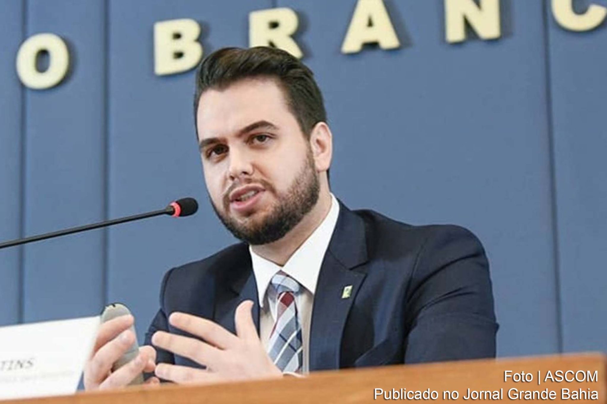 Filipe Martins, que é assessor da Presidência da República, teria feito gesto associado a supremacistas brancos durante audiência pública no Senado.