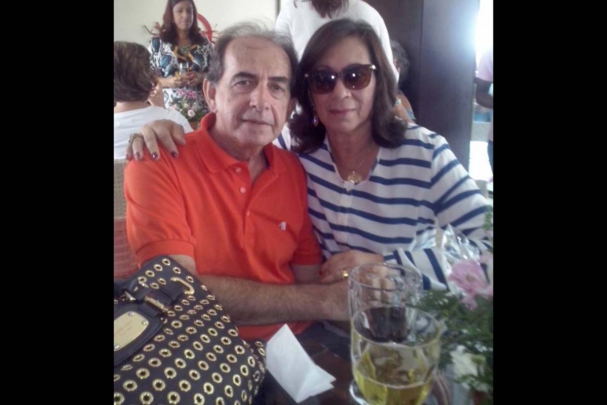 A aniversariante do final de semana, Eliana Rocha Carvalho. Na foto com seu marido Getúlio Lima.