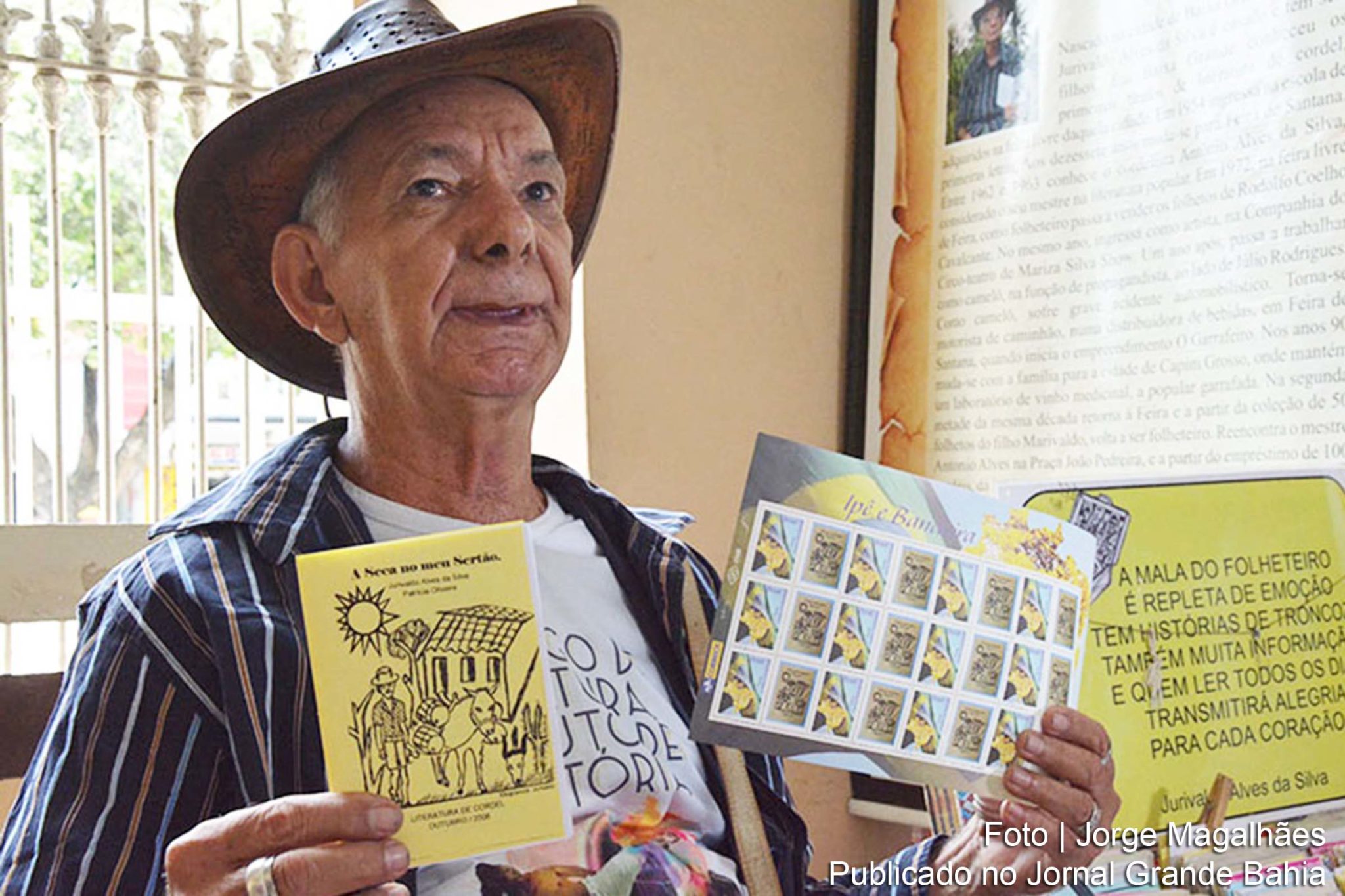 Jurivaldo Alves montou uma pequena gráfica em casa e consegue imprimir seus cordéis e livros.