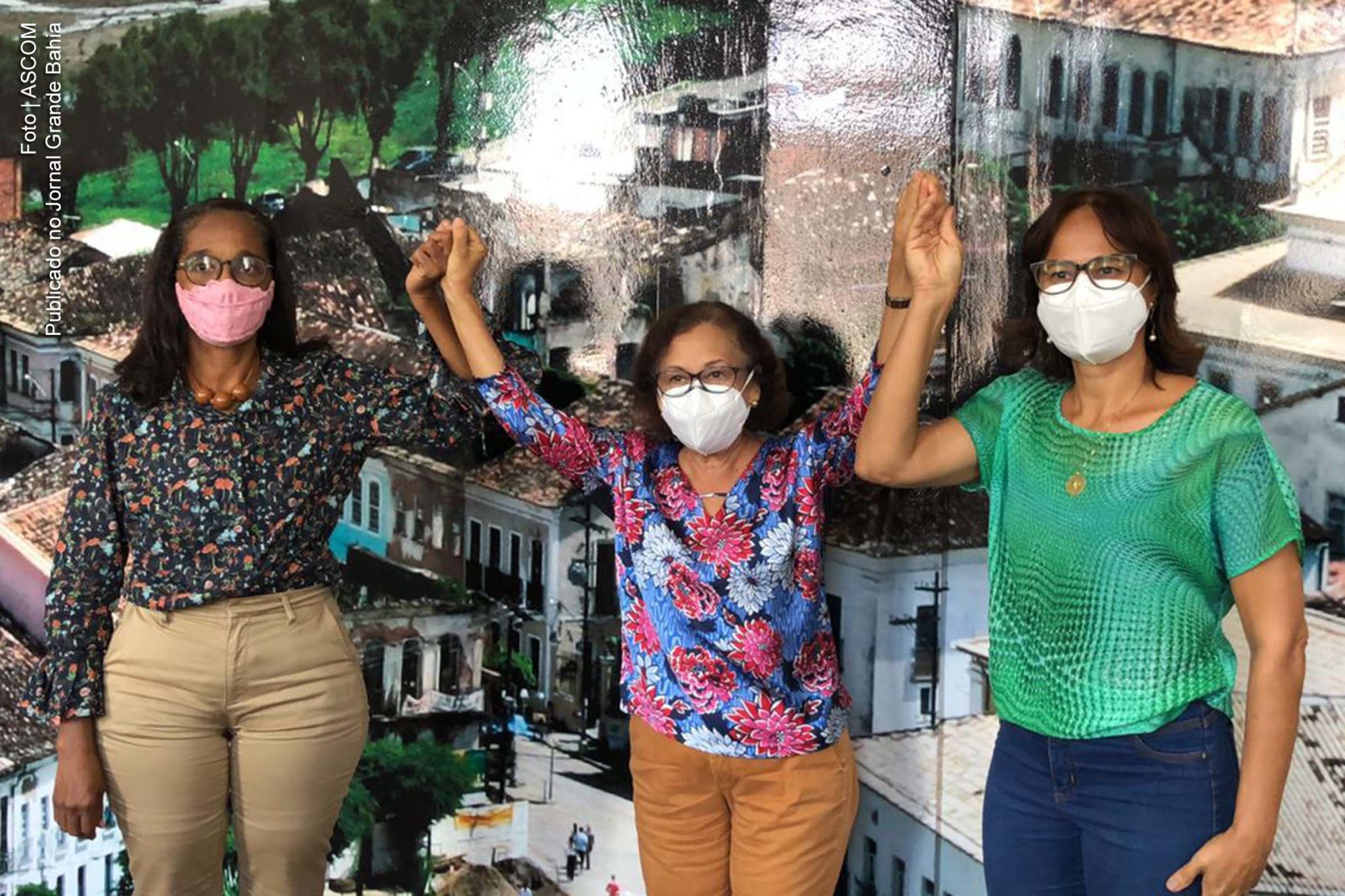 Prefeita Eliana Gonzaga, deputada Lídice da Mata e a vice-prefeita Cristina Soares.