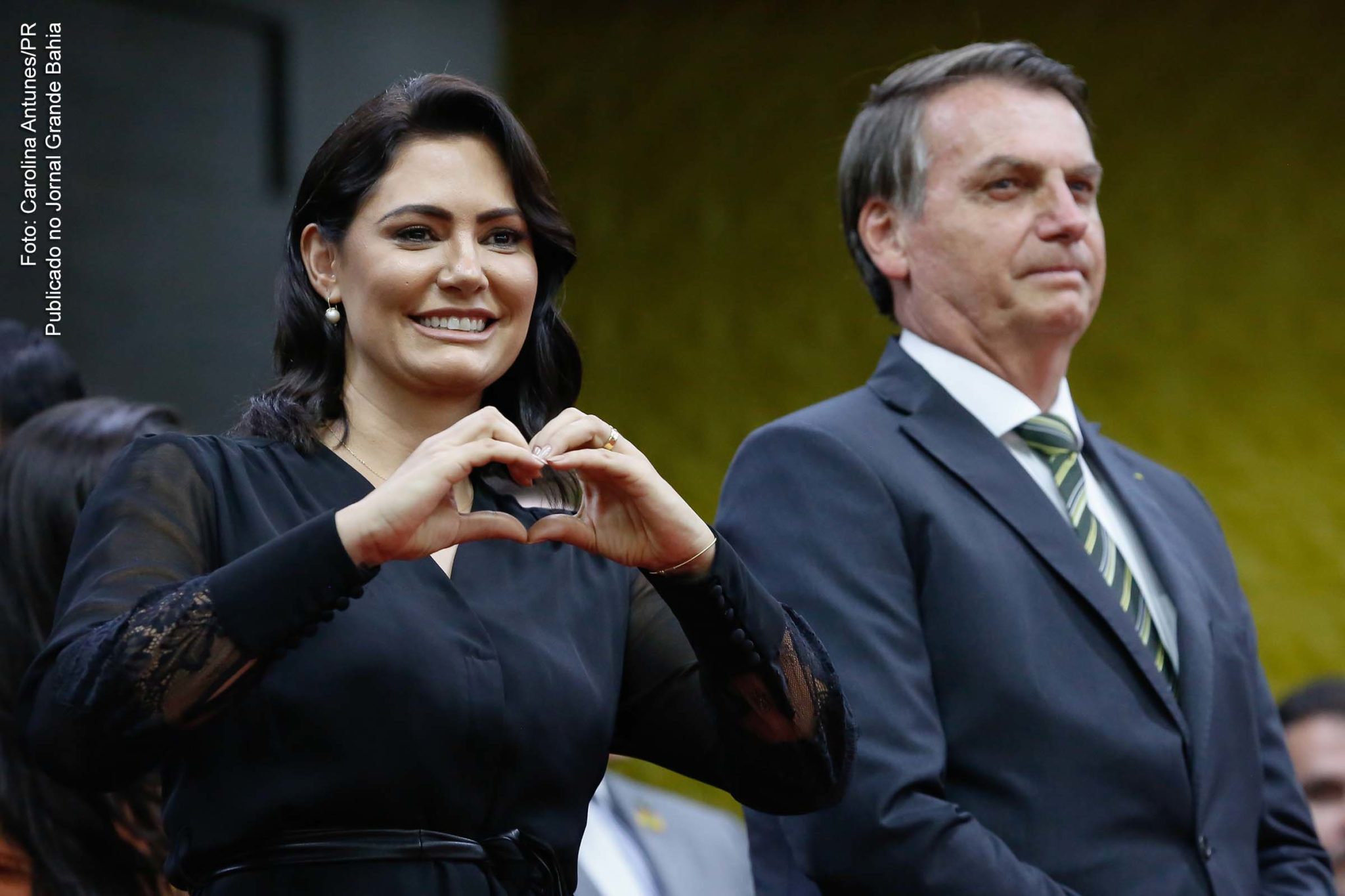 Primeira-dama Michelle Bolsonaro e o presidente Jair Bolsonaro. Fabrício Queiroz, acusado de ser operador do esquema de rachadinha de Flávio Bolsonaro na Alerj, depositou R$ 89 mil na conta da primeira-dama.