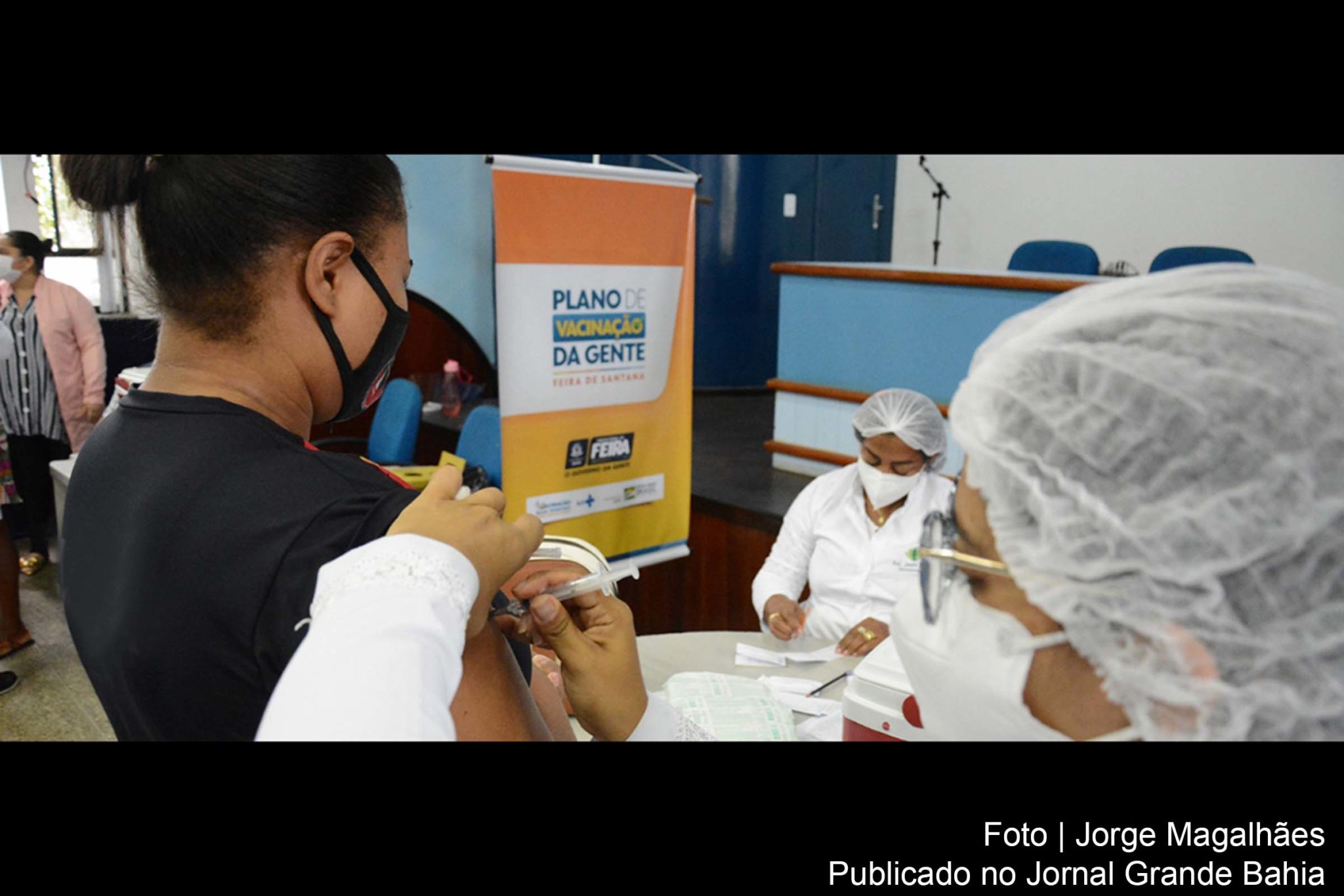 Os idosos com 62 anos ou mais podem agendar a vacinação na unidade de saúde mais próxima. A marcação permanece de acordo com a data de nascimento.