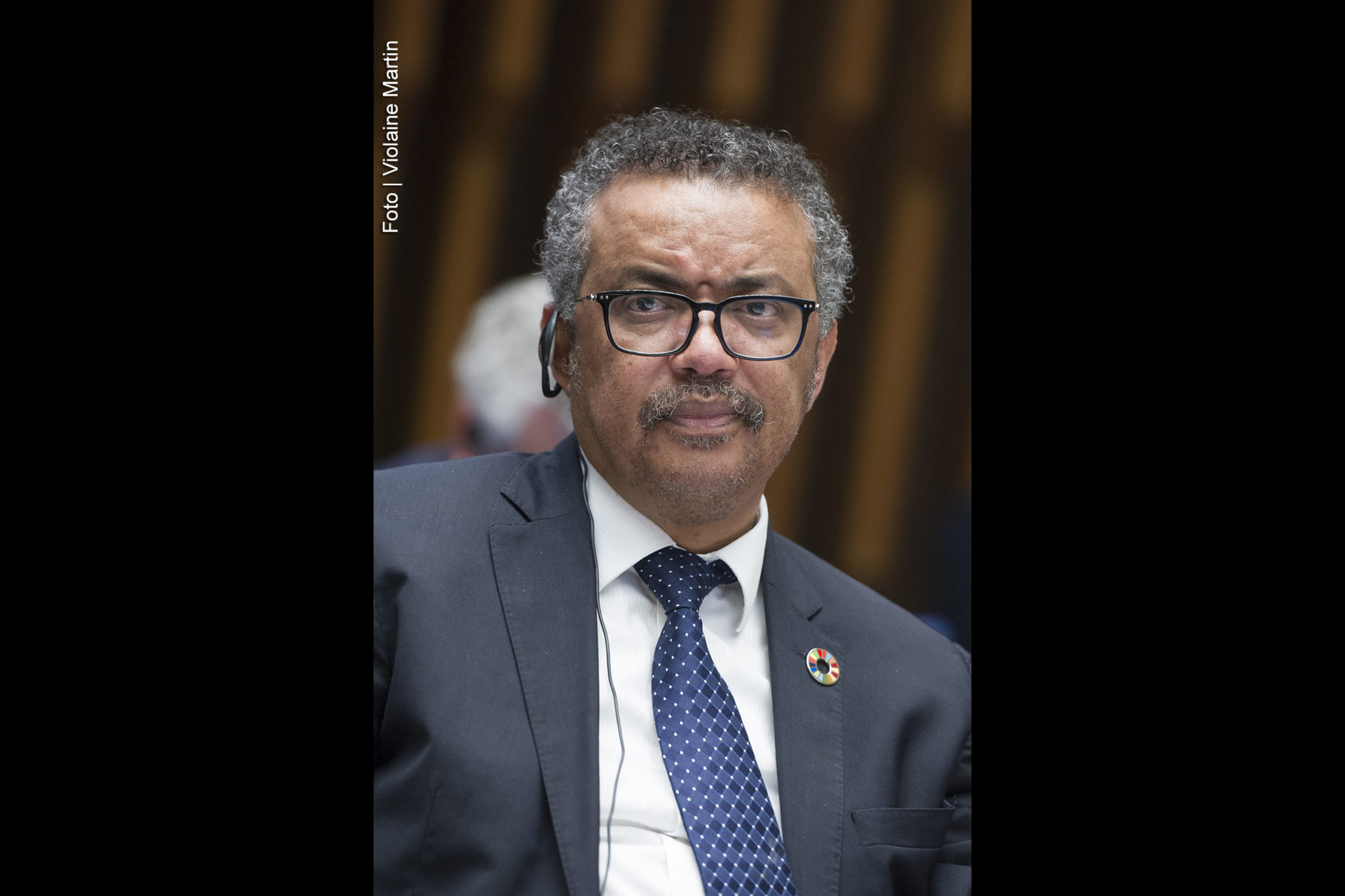 Tedros Ghebreyesus, diretor-geral da entidade, diz que respostas confusas e inconsistentes de alguns países contribuem para que pandemia ainda esteja longe de acabar. "Distanciamento social funciona, máscaras funcionam, higienizar as mãos funciona", diz.