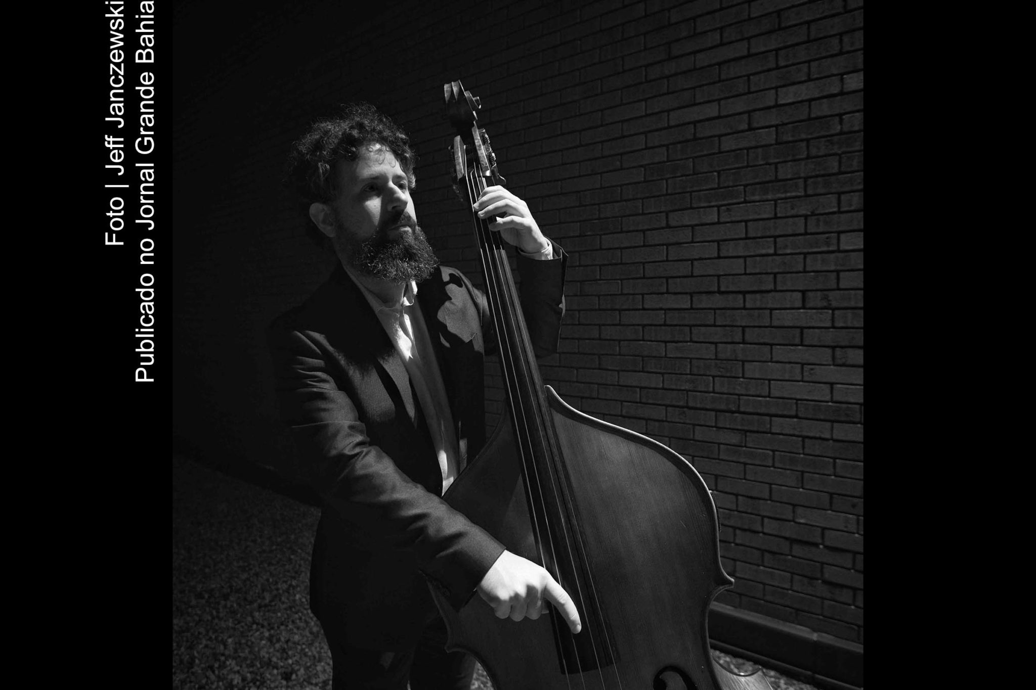 Contrabaixista capixaba, Andrey Gonçalves lança “Nocturnal Geometries”, acompanhado por um sexteto jazzístico de ponta.