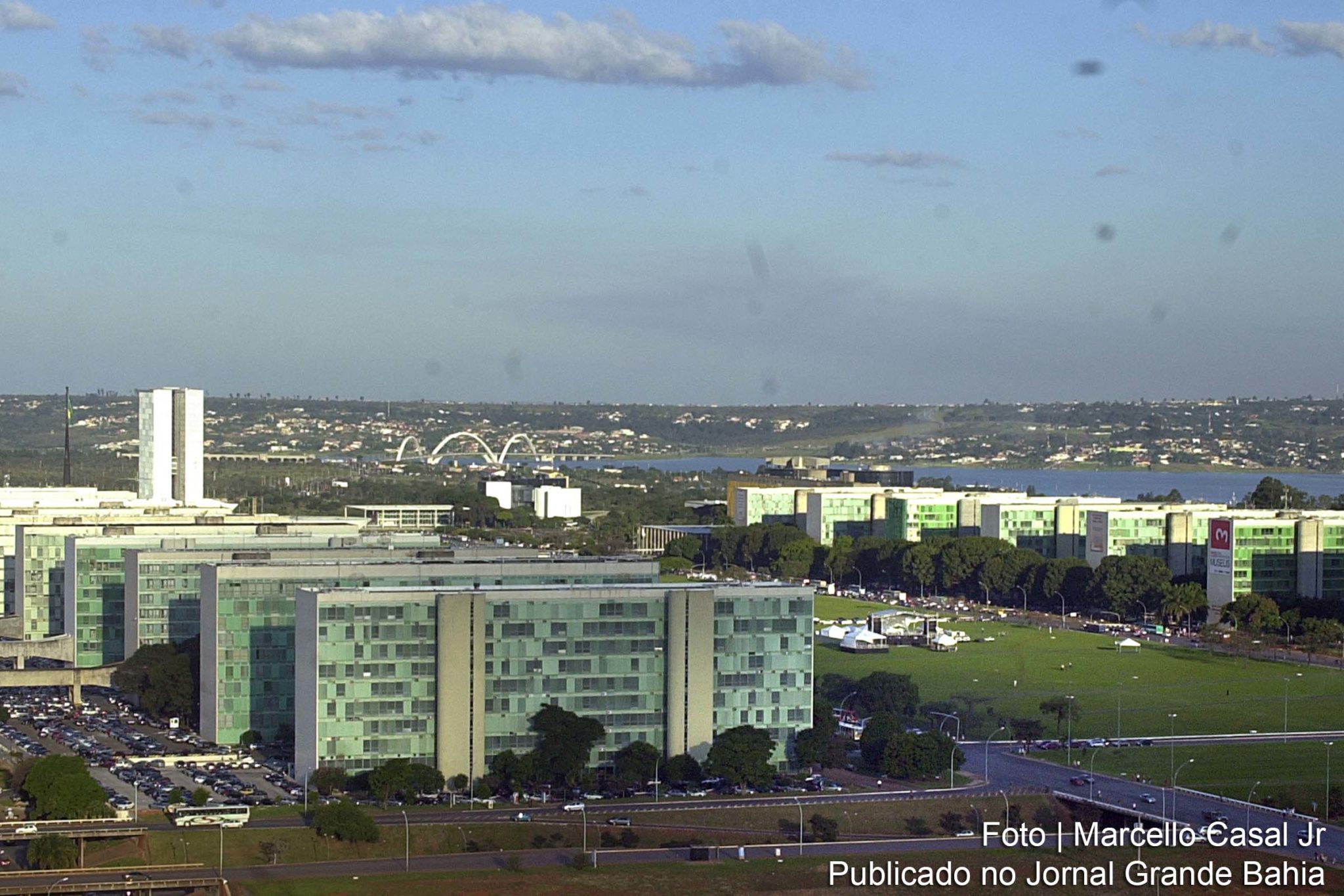 Vista da Esplanada dos Ministérios em Brasília. Governo Bolsonaro quer investir em automação como forma de redução do quadro de servidores prementes da União.