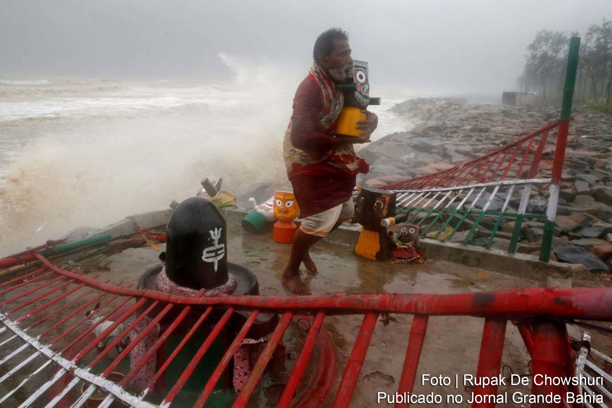 Pelo menos duas pessoas morreram na Índia devido à passagem do ciclone Yaas, que atinge a costa oriental do país e que também causou danos em cerca de 20 mil casas.