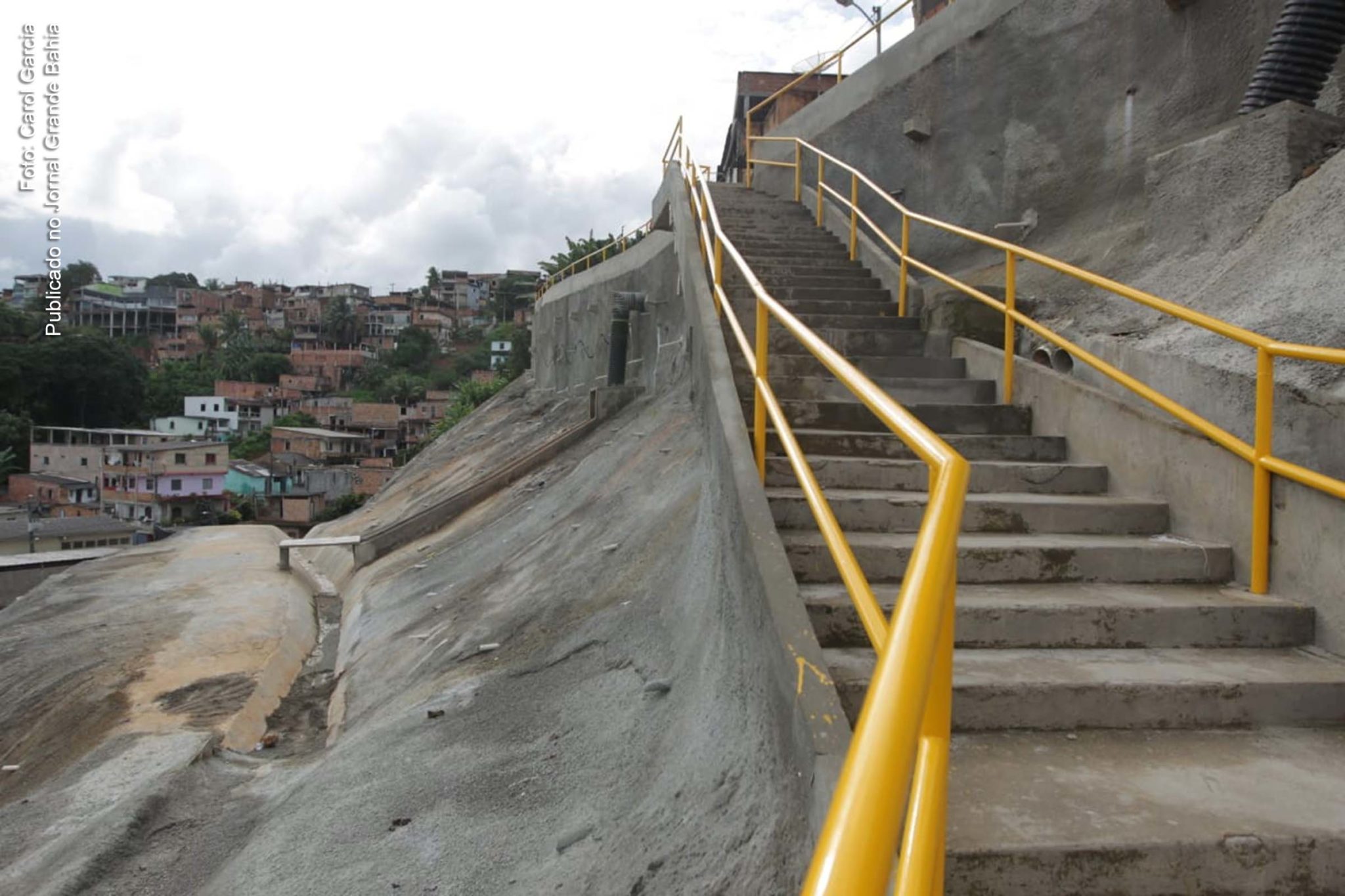 Contenção de encosta do Bairro Boa Vista do Lobato, em Salvador.