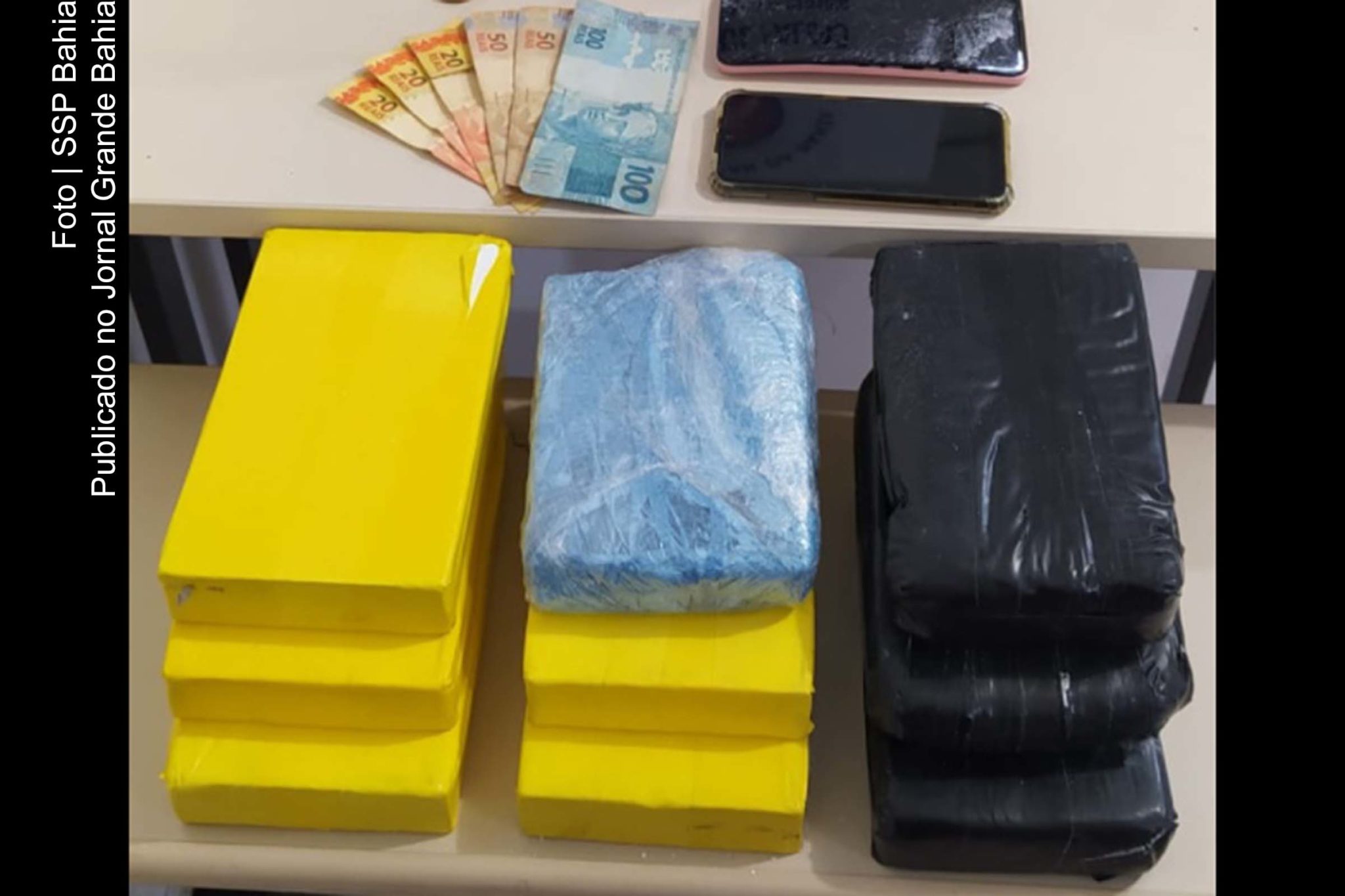 Policiais apreenderam nove tabletes de cocaína, dois celulares e R$ 263.