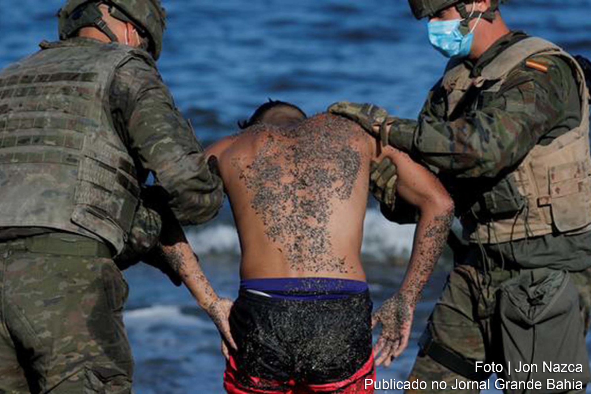 Forças de segurança da Espanha foram mobilizadas para controlar situação em Ceuta. Afluxo de milhares de marroquinos ao enclave espanhol no Norte da África está aparentemente relacionado a tensões pós-coloniais entre Espanha e Marrocos em torno do Saara Ocidental.