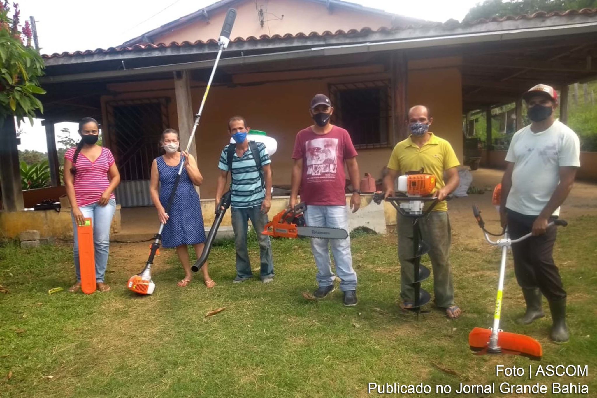 Por meio do projeto Bahia Produtiva, foram entregues estufas solares para secagem de amêndoas de cacau, com mesa e cochos de fermentação, roçadeiras, atomizadores, perfuradores de solo, motopodas motosserras e ferramentas diversas.