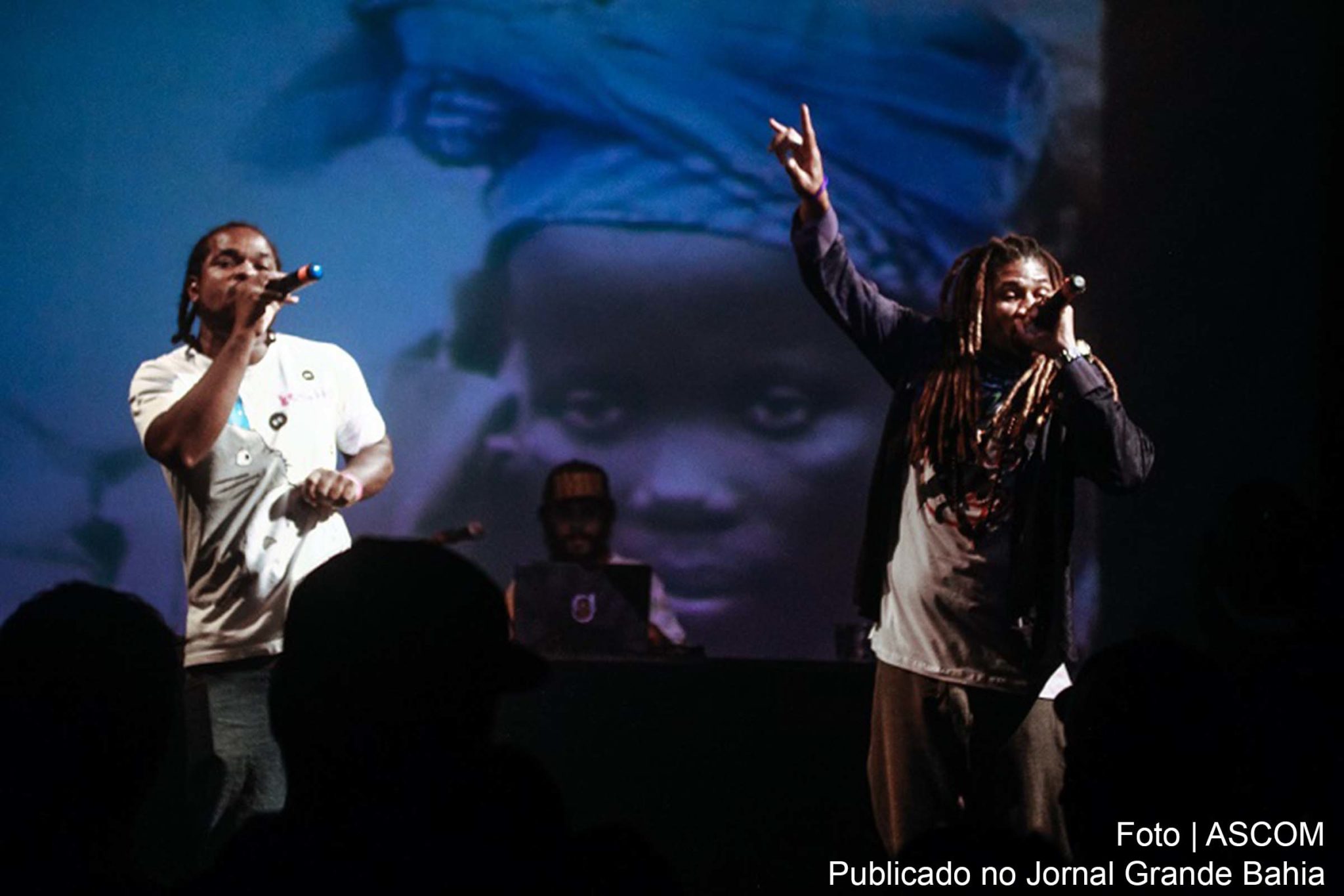 Grupo Opanijé promove apresentação autoral com estilo próprio de RAP que faz uso de instrumentos percussivos, berimbaus e cânticos de candomblé com samplers e efeitos/batidas eletrônicas.