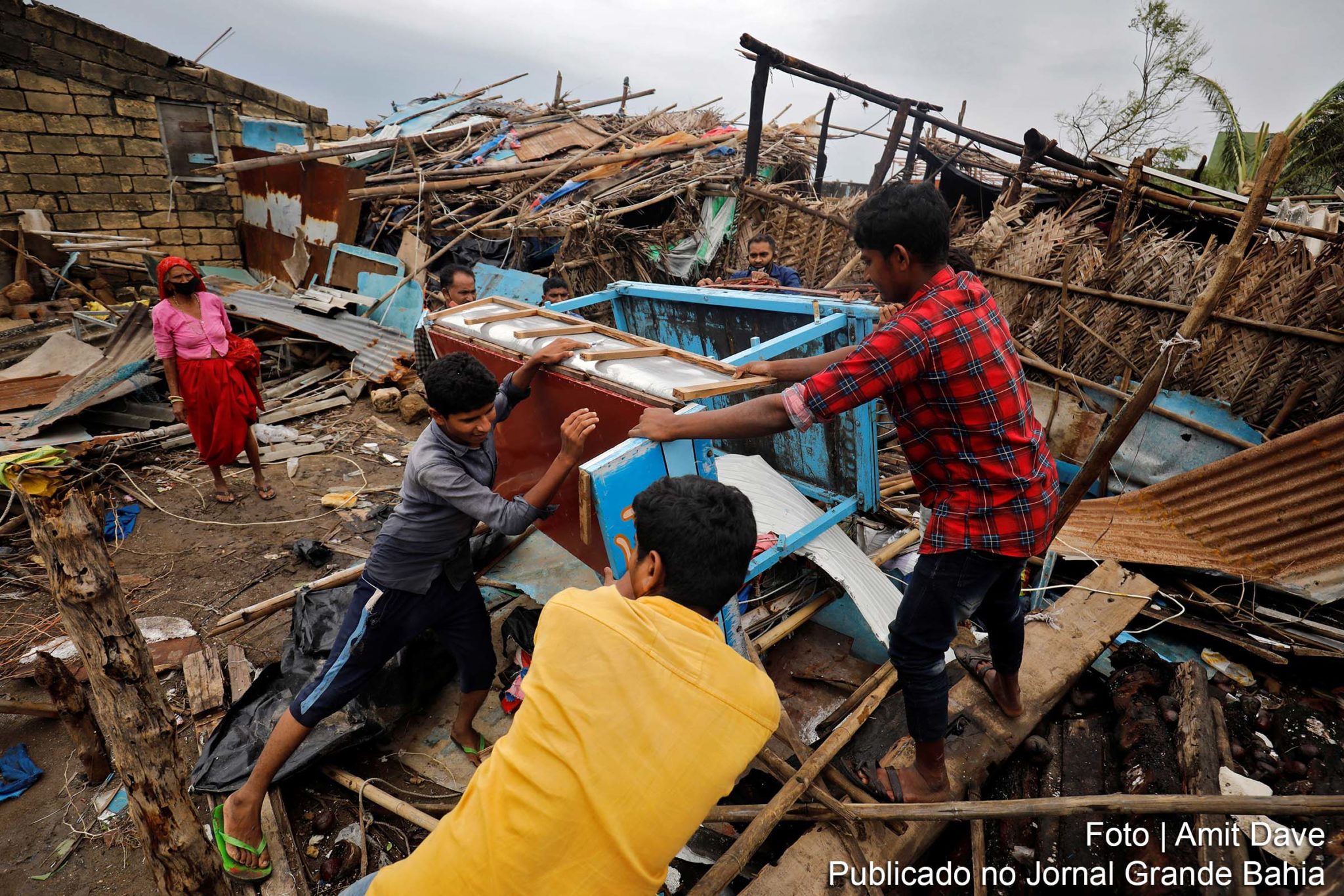 Ciclone atinge litoral oeste da Índia.