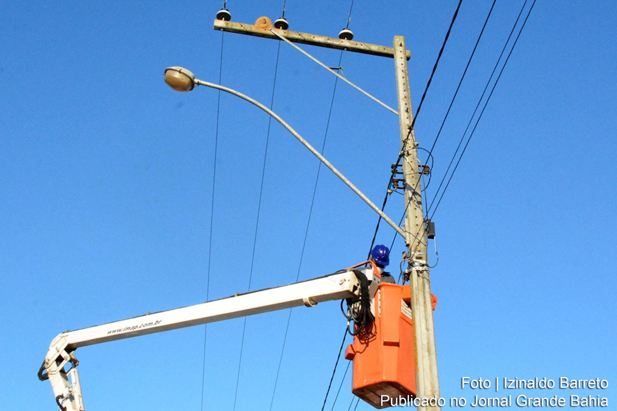 Consórcio Conecta Feira iniciou os serviços de melhoria da iluminação pública, no município, foram prestados mais de 2.200 atendimentos, o que representa 95% das demandas.
