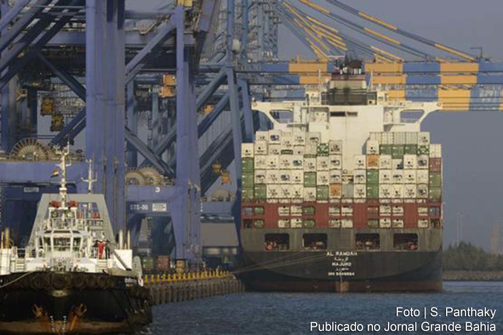 A Índia é um dos maiores fornecedores de marinheiros para a indústria de navegação. Explosão de casos do coronavírus no país levou à imposição de restrições a tripulantes indianos e à escassez de trabalhadores.