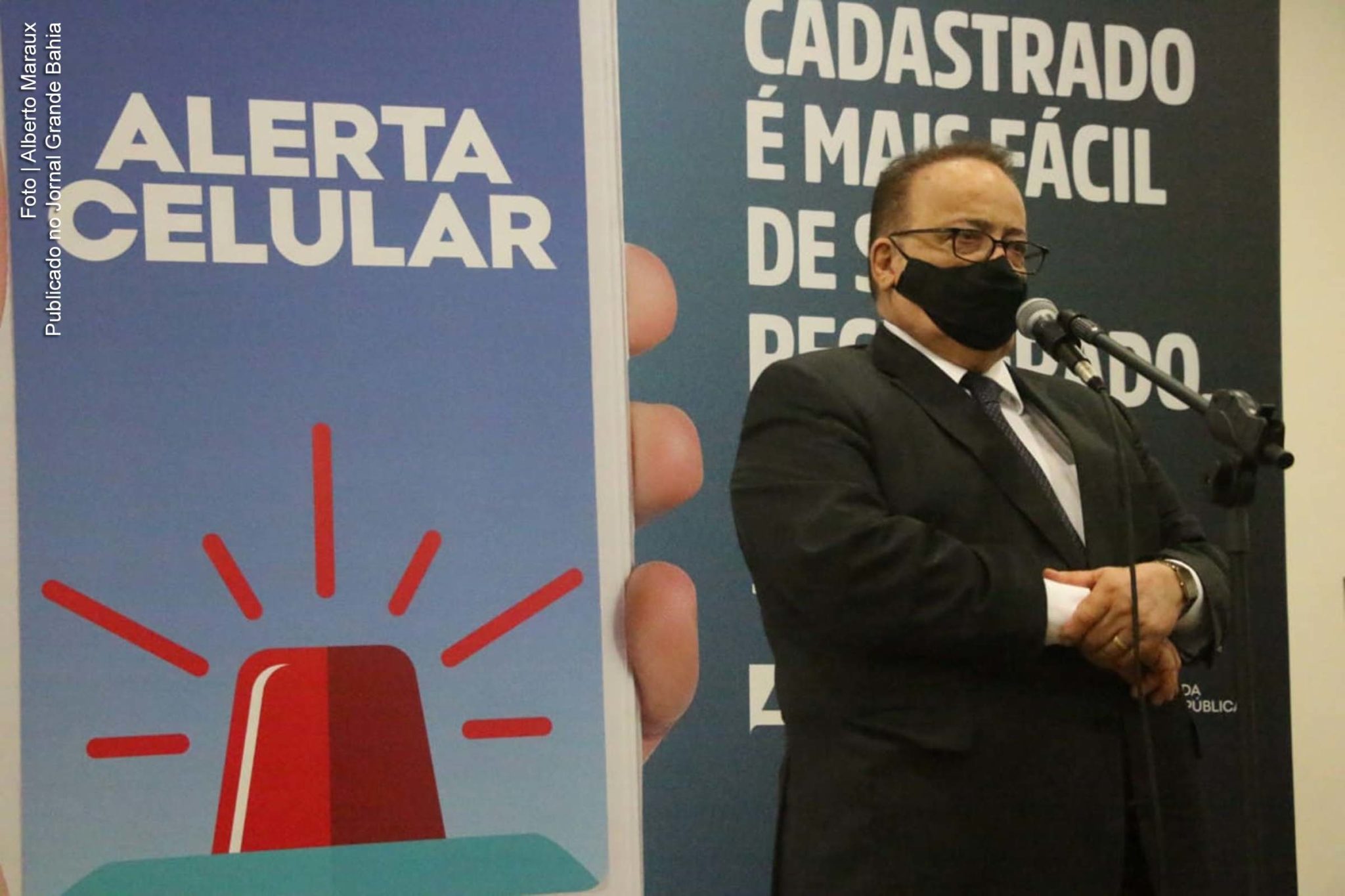 Ricardo Mandarino: O cadastramento prévio do IMEI - número que identifica o aparelho - no site alertacelular.ssp.ba.gov.br também vai ajudar dificultar o comércio ilegal de smartphones roubados.