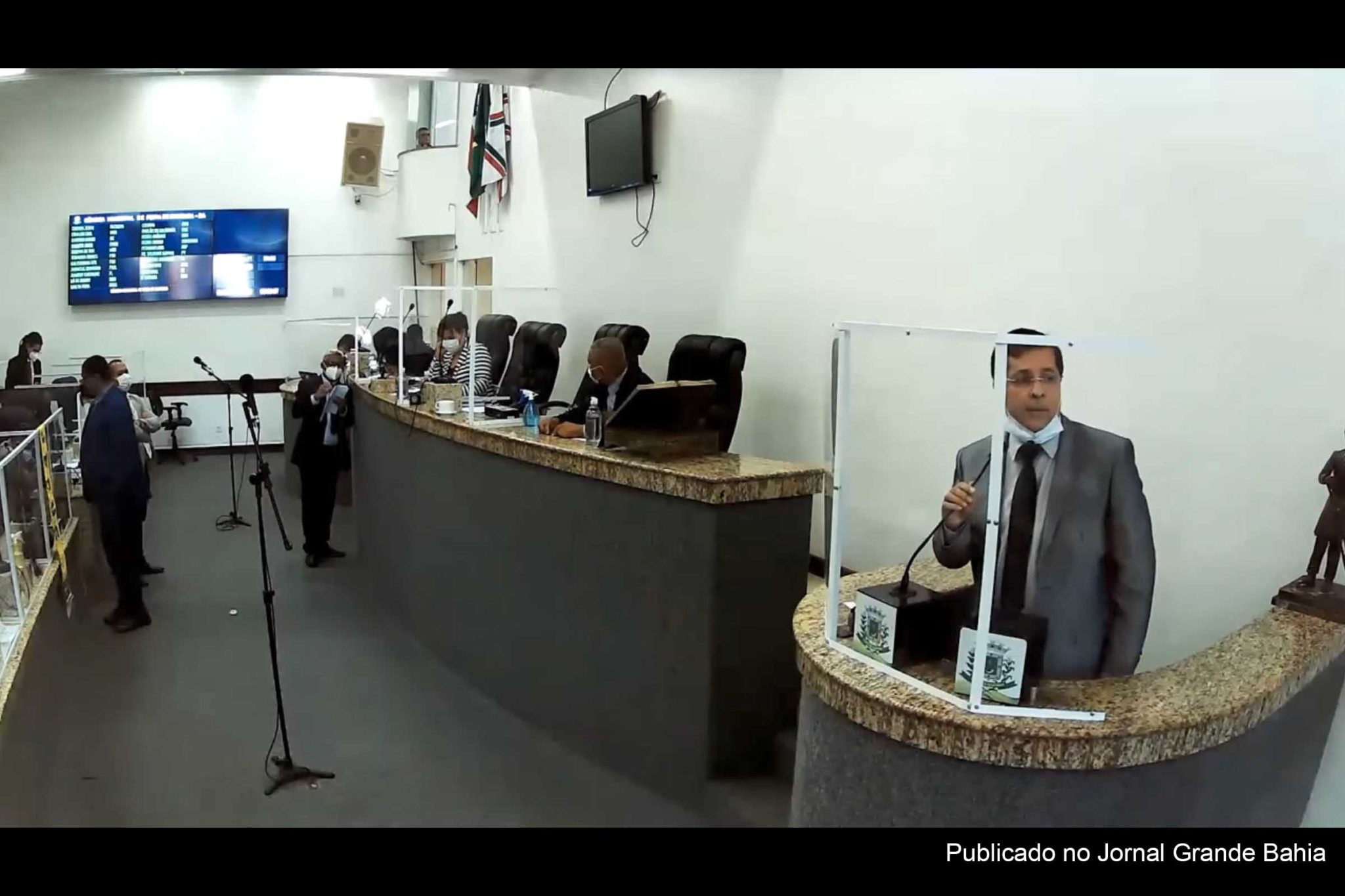 Vereador Fernando Torres usa tribuna da Câmara Municipal de Feira de Santana e imunidade parlamentar para intimidar qualquer pessoa se coloque contra os interesses pessoais dele.