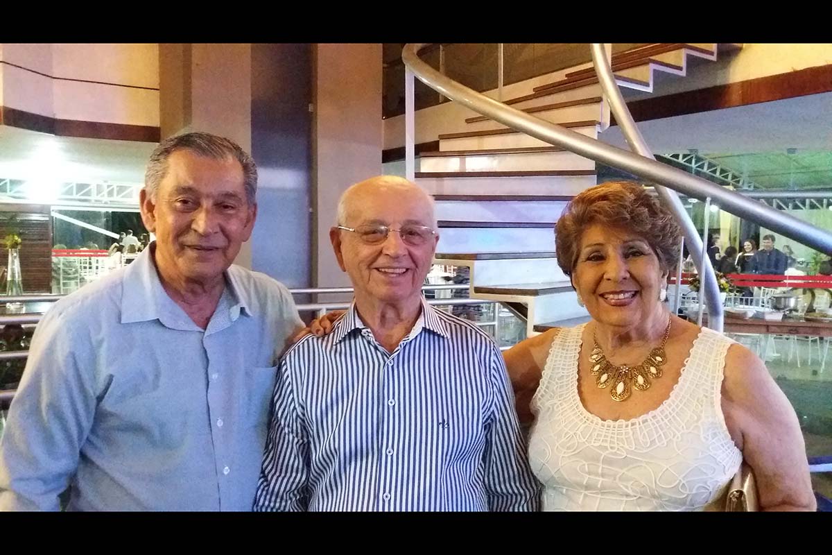 Adroaldo Dórea com Juarez Fernandes e Suzana.