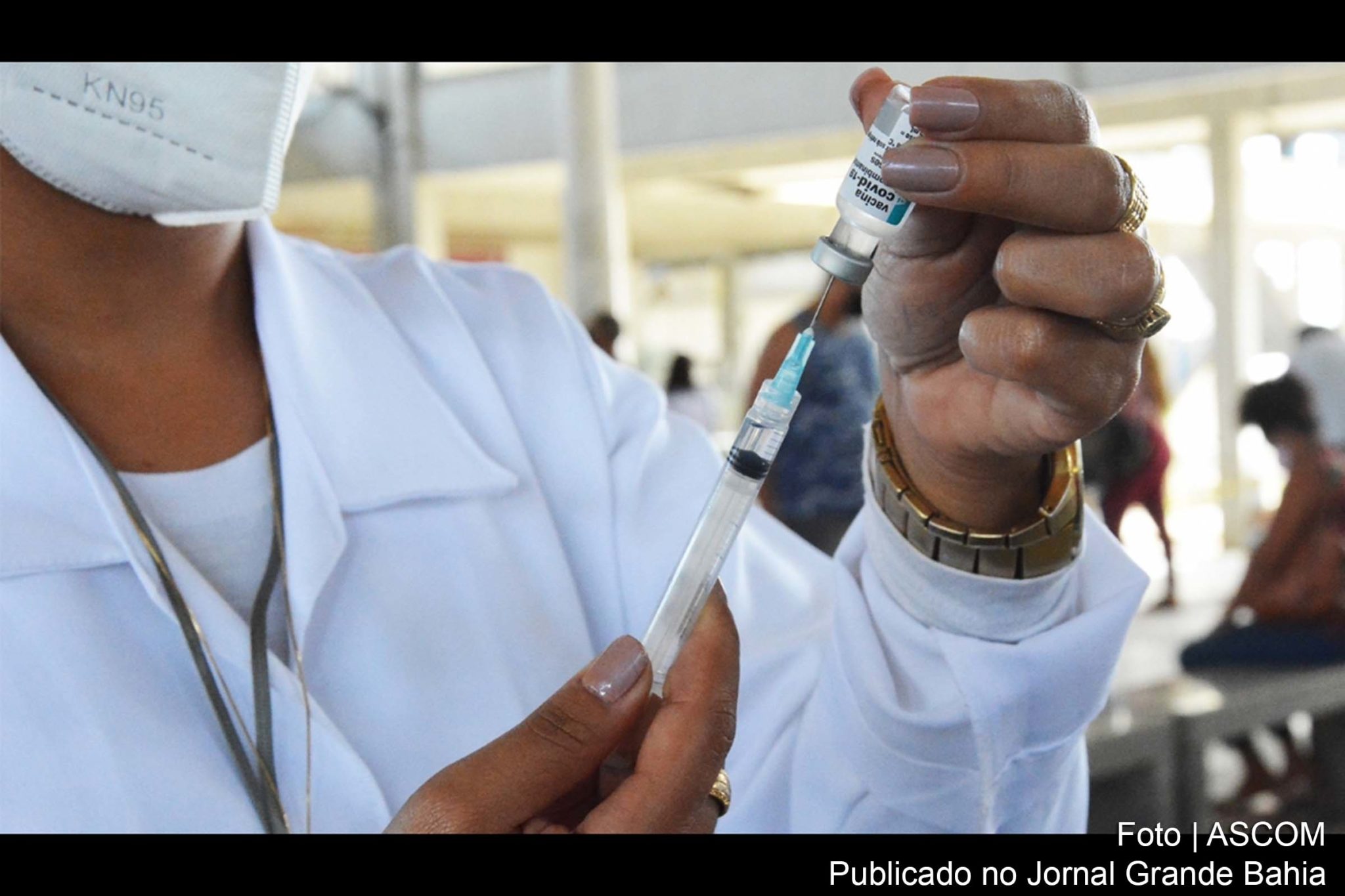 Continua a aplicação da segunda dose contra a Covid-19 nas Unidades Básicas de Saúde (UBSs), das 8 às 17 horas.