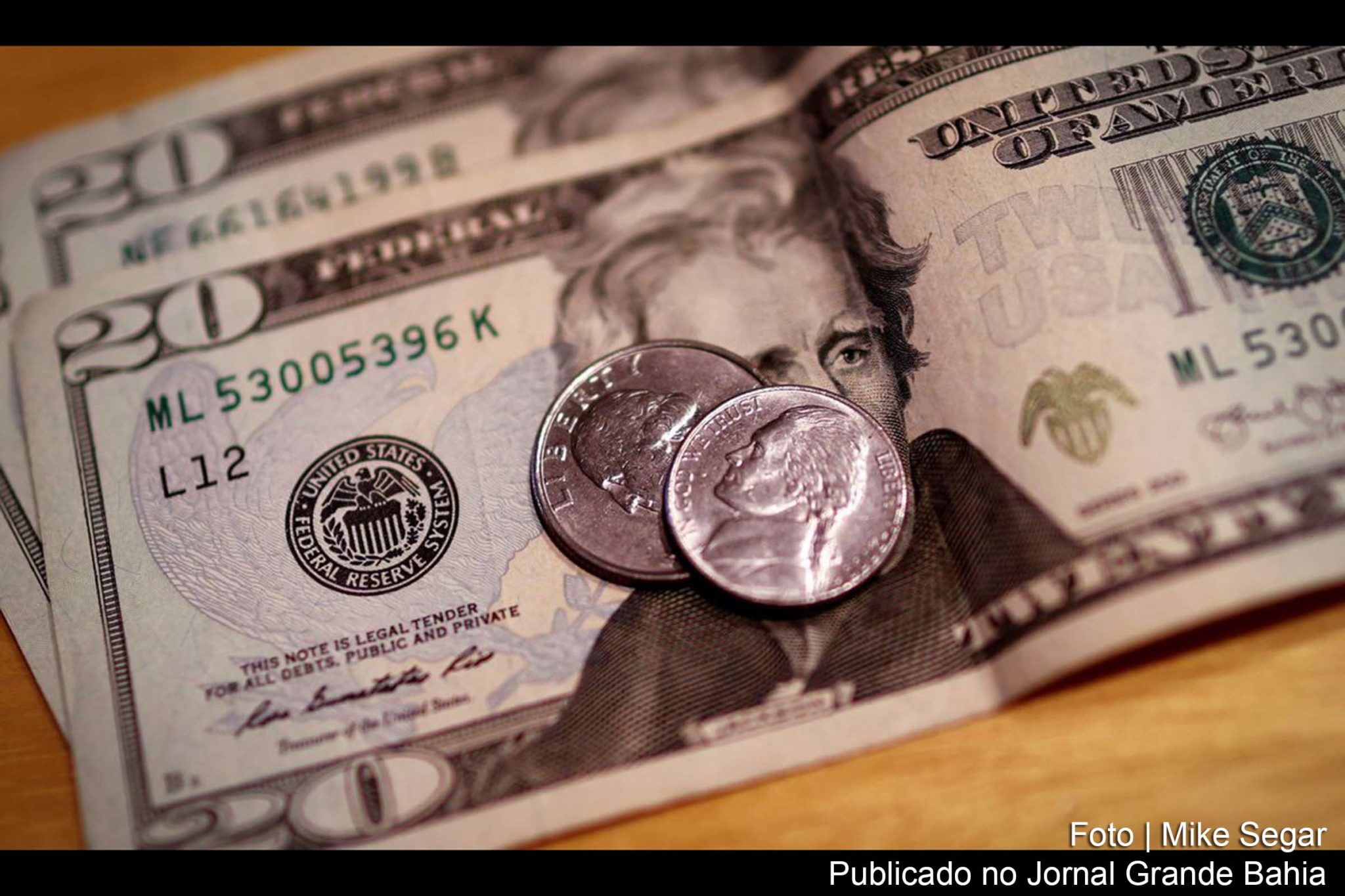 O dólar comercial fechou essa terça-feira (22/06/2021) vendido a R$ 4,966, com recuo de R$ 0,057 (-1,13%).
