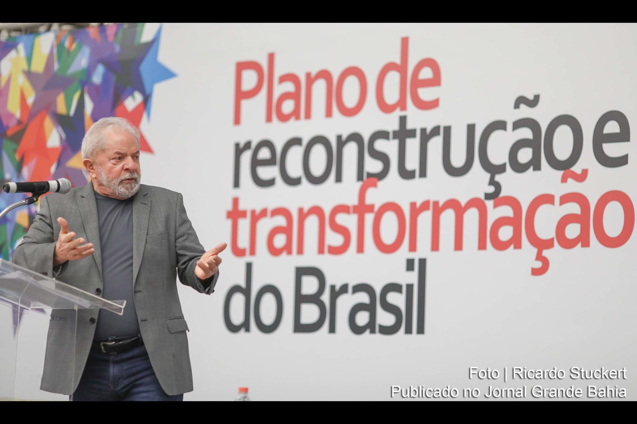 Levantamento do Ipec mostra Lula com 49% das intenções de voto na disputa presidencial. Bolsonaro aparece em segundo lugar com 23% da preferência do eleitorado.