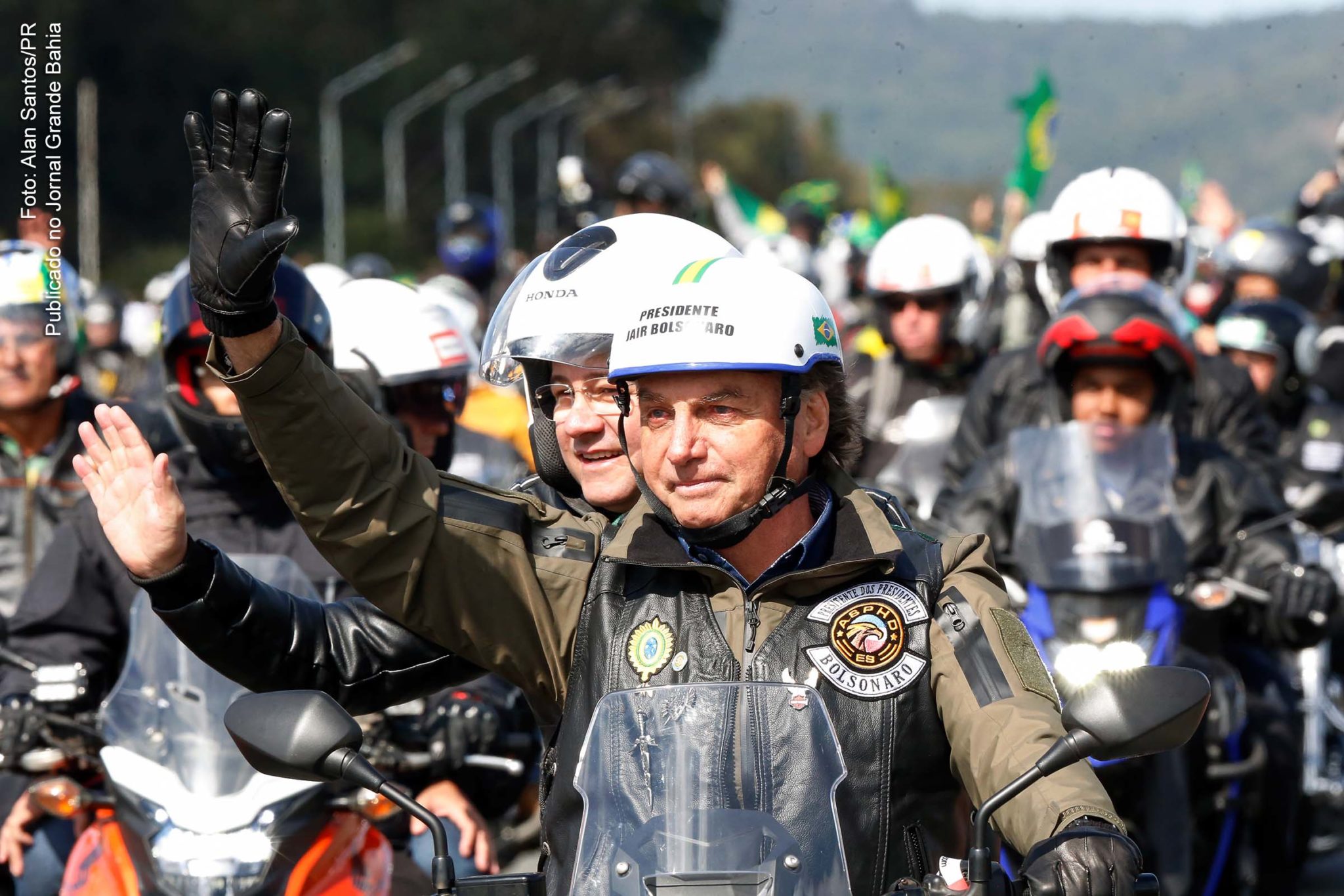 Quase três anos após carta lançada na eleição, signatários veem hoje confirmação de temores sobre extremista Jair Bolsonaro. Eles dizem que instituições estão sendo corroídas por dentro e podem não aguentar reeleição da extrema direita.