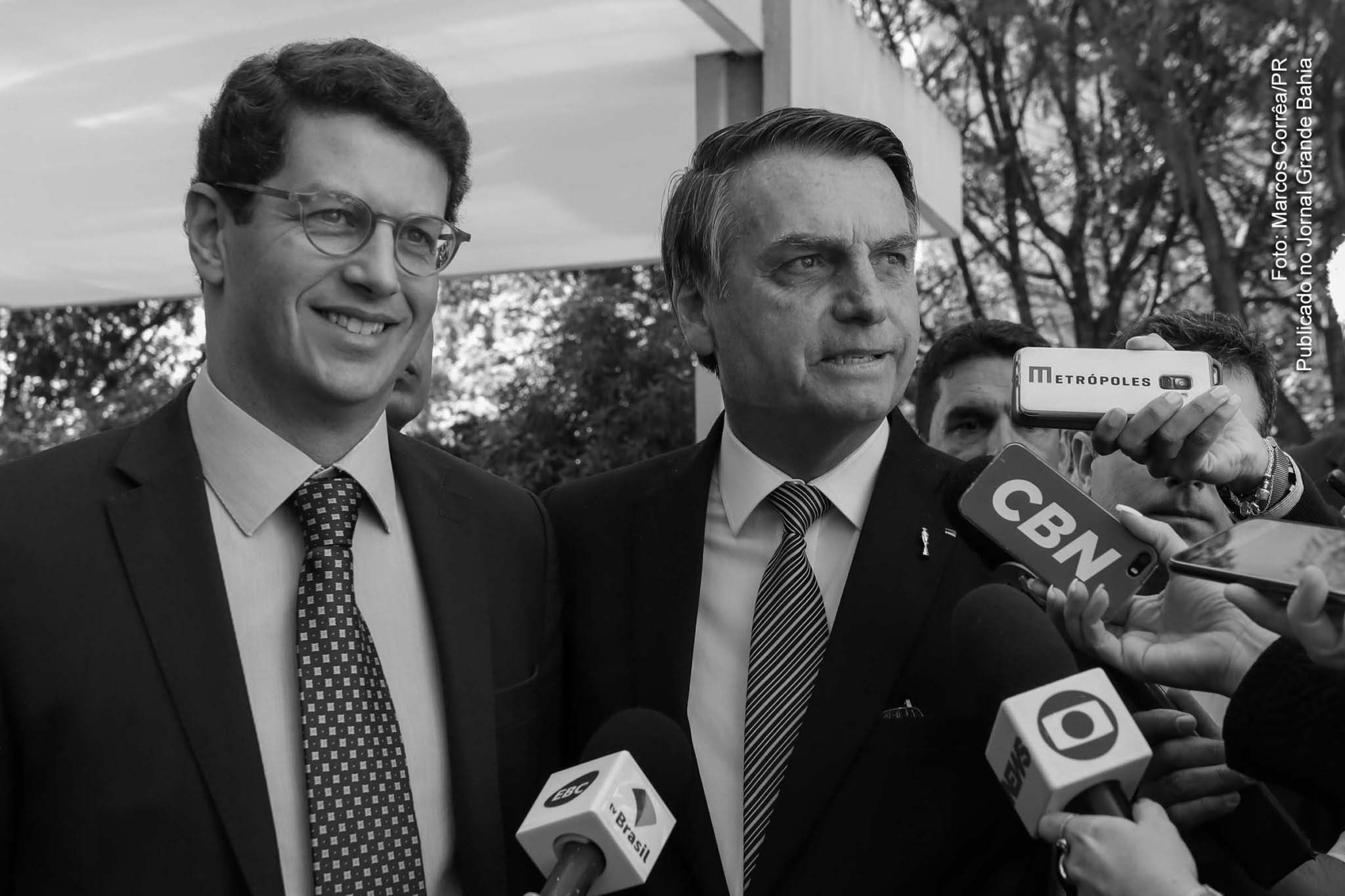 Na conversa com o extremista Jair Bolsonaro, na quarta-feira (23/06/2021), um dia depois de ser informado sobre o risco de prisão, o ainda ministro Ricardo Salles agradeceu a confiança, mas disse que não tinha mais como continuar na equipe.