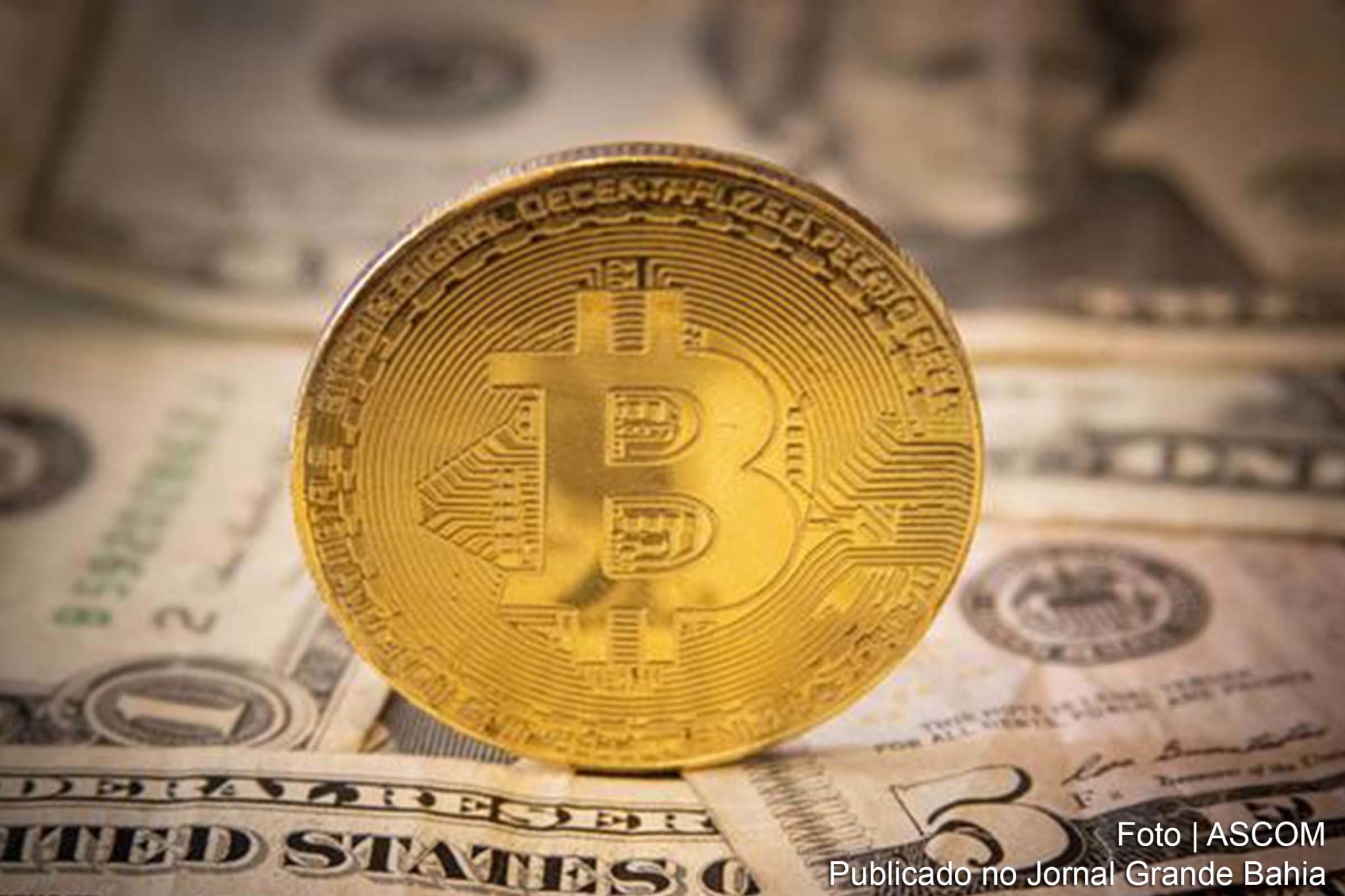 O Bitcoin sofreu uma queda vertiginosa de cerca de 40% em maio, após valorizações recordes. A reportagem revela as diferenças entre criptomoedas e moedas tradicionais e, ainda, se Bitcoin e outras substituirão o dólar e euro.