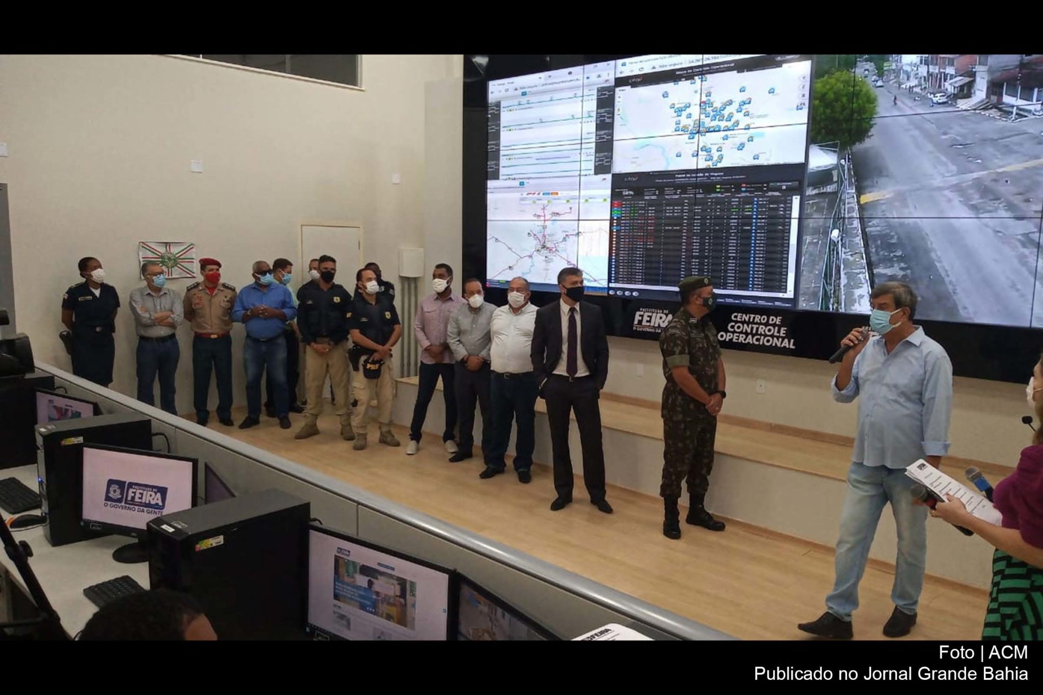 Prefeito Colbert Martins Filho entrega Centro Operacional de Feira de Santana.