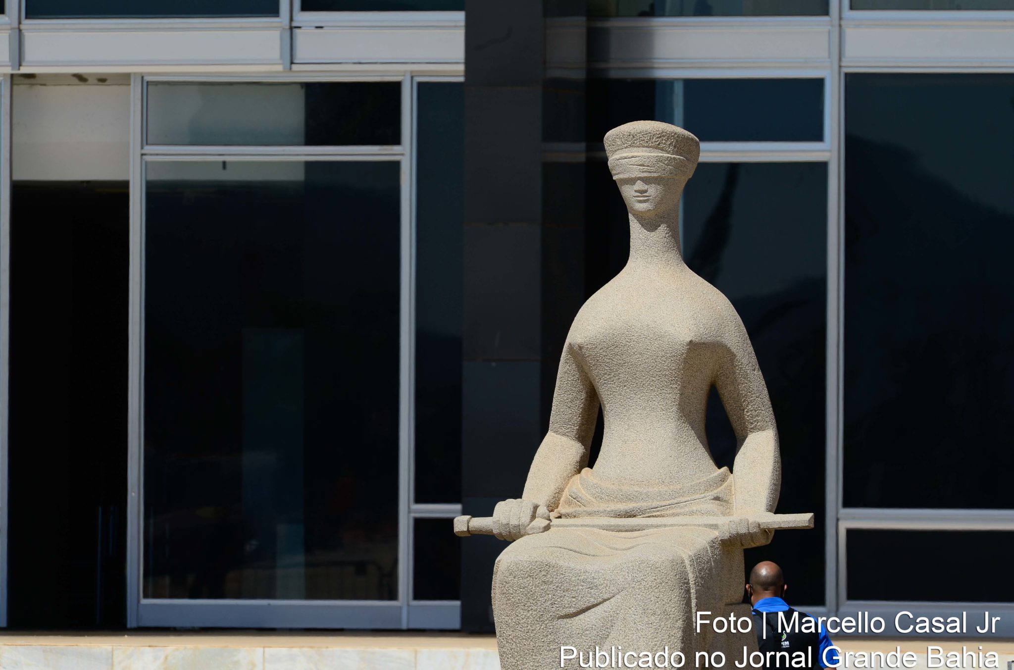 STF: após 2019, funcionário de estatal aposentado deve deixar emprego.