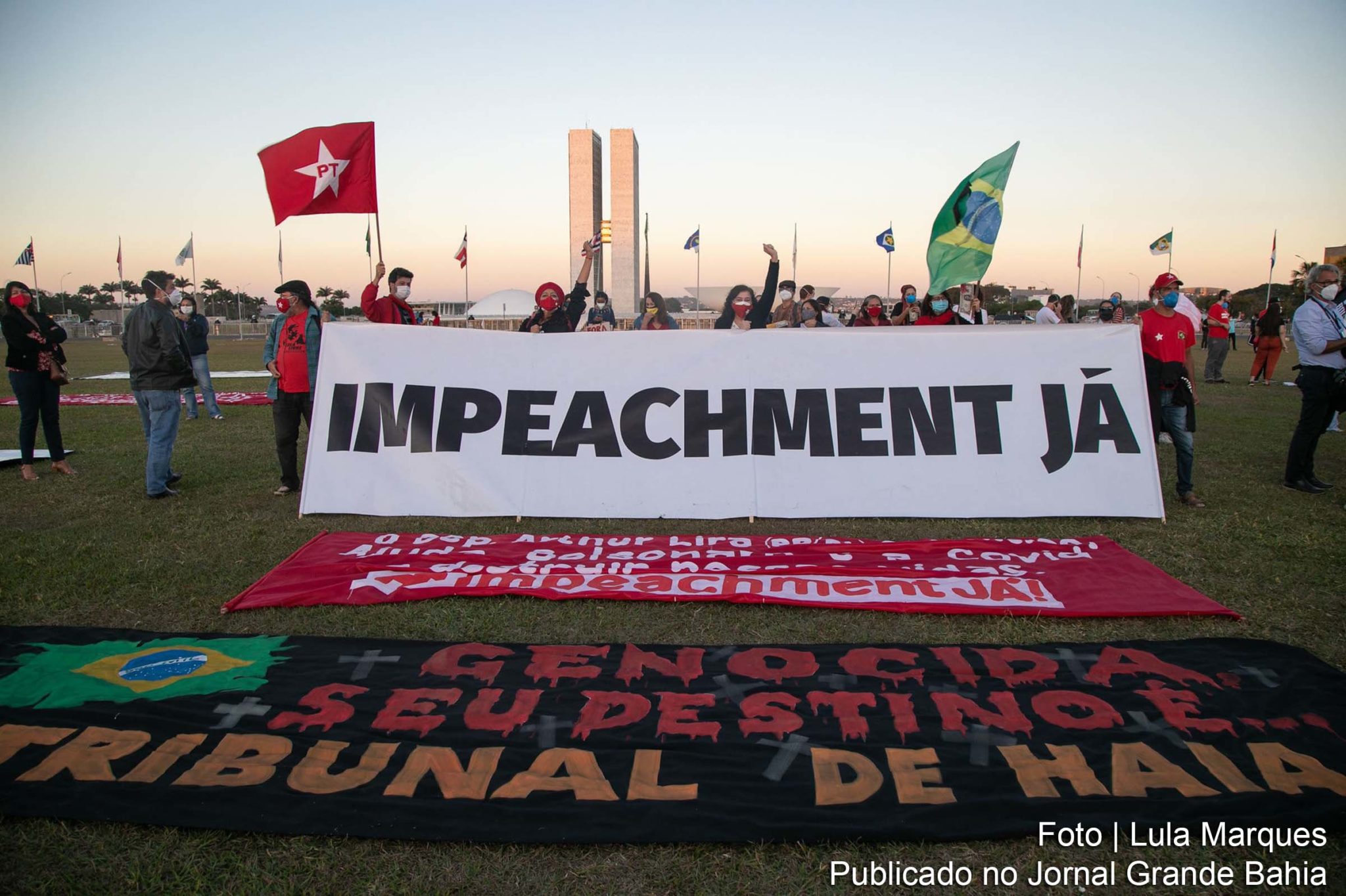 Movimentos contra o governo do extremista Jair Bolsonaro realizam neste sábado (03/07/2021) terceiro ato desde fim da trégua da pandemia. Protestos foram antecipados para surfar em escândalos de compra de vacina, e agora contarão também com tucanos. Para organizadores, povo na rua também ajudaria a convencer partidos de centro-direita a aderirem ao impeachment.