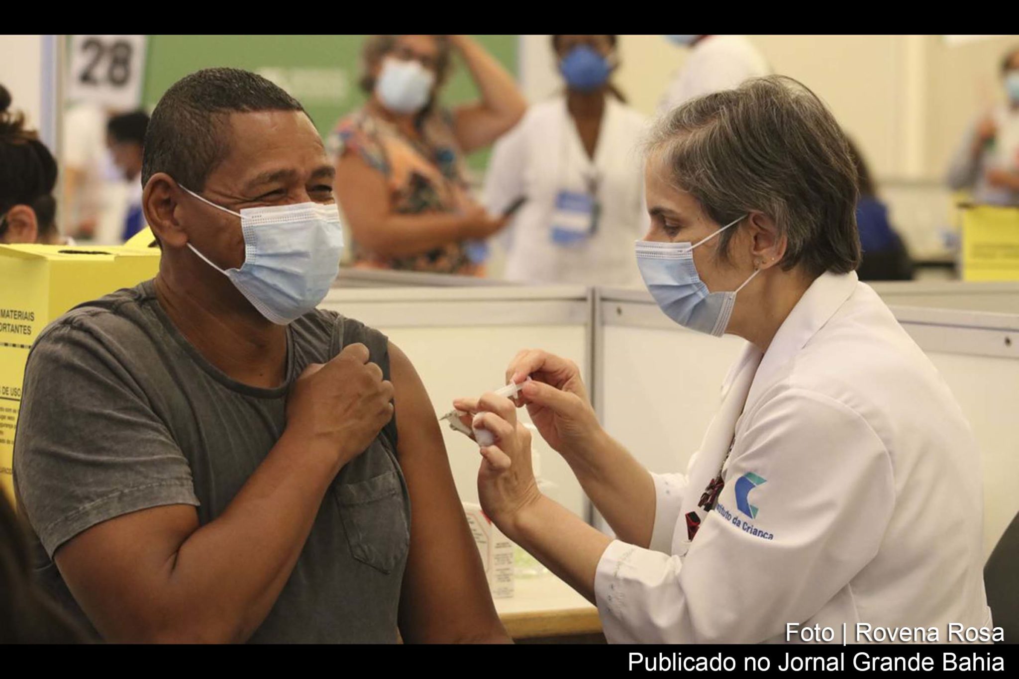 Ritmo de imunização segue acima de 2 milhões de doses ao dia.