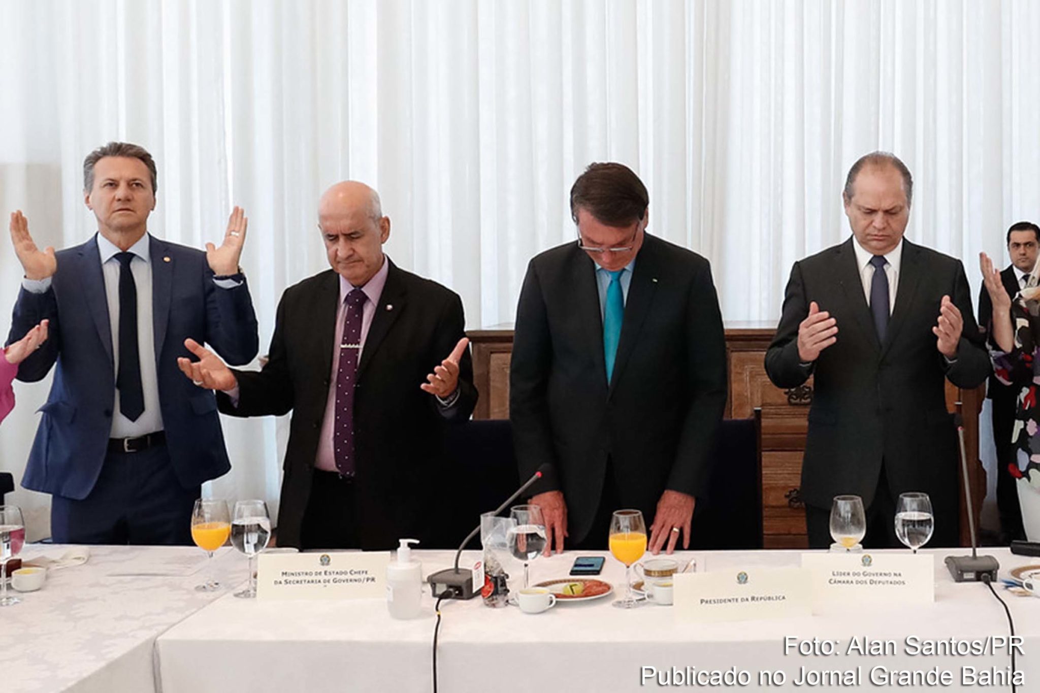 Deputado Ricardo Barros (PP-PR), líder do Governo Bolsonaro na Câmara (último da direita).