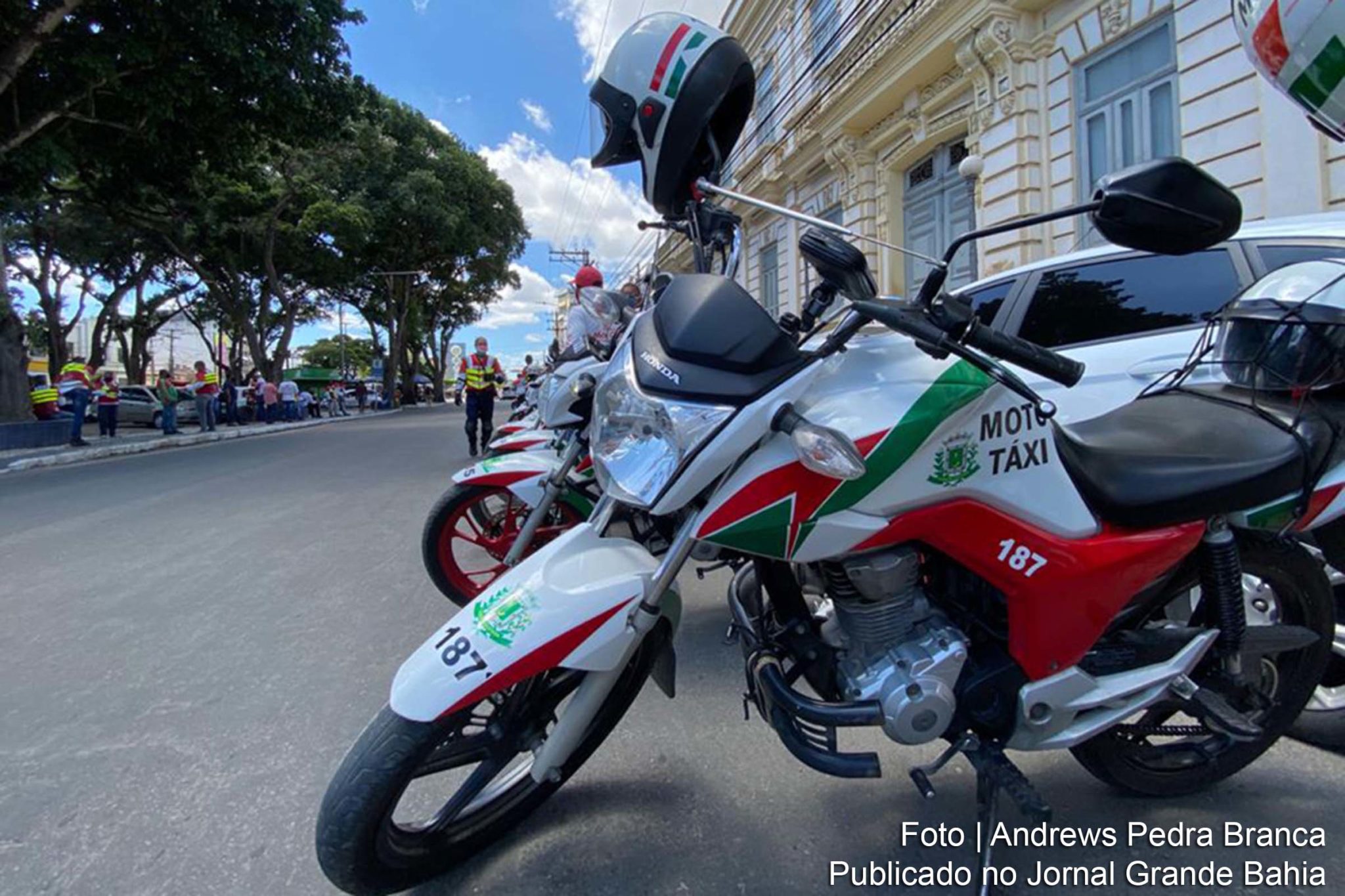 A Prefeitura de Feira de Santana disponibilizou 532 vagas para exploração do Serviço de Transporte Individual Alternativo Complementar de Passageiros (Mototáxi).