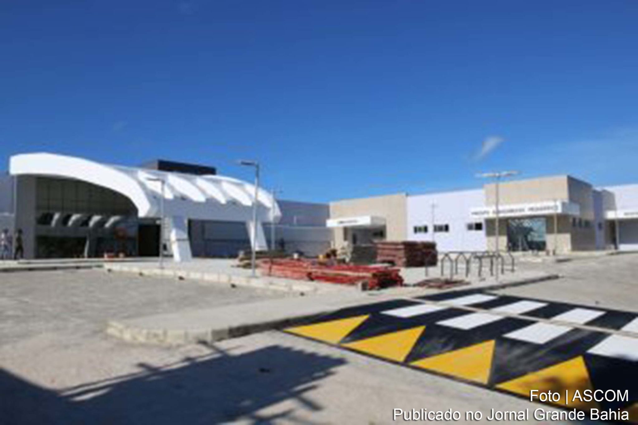 Os 179 servidores da Secretaria da Saúde do Estado da Bahia (SESAB) cedidos ao município de Ilhéus serão reincorporados ao quadro estadual imediatamente e serão realocados para atuar no Hospital Materno-Infantil.