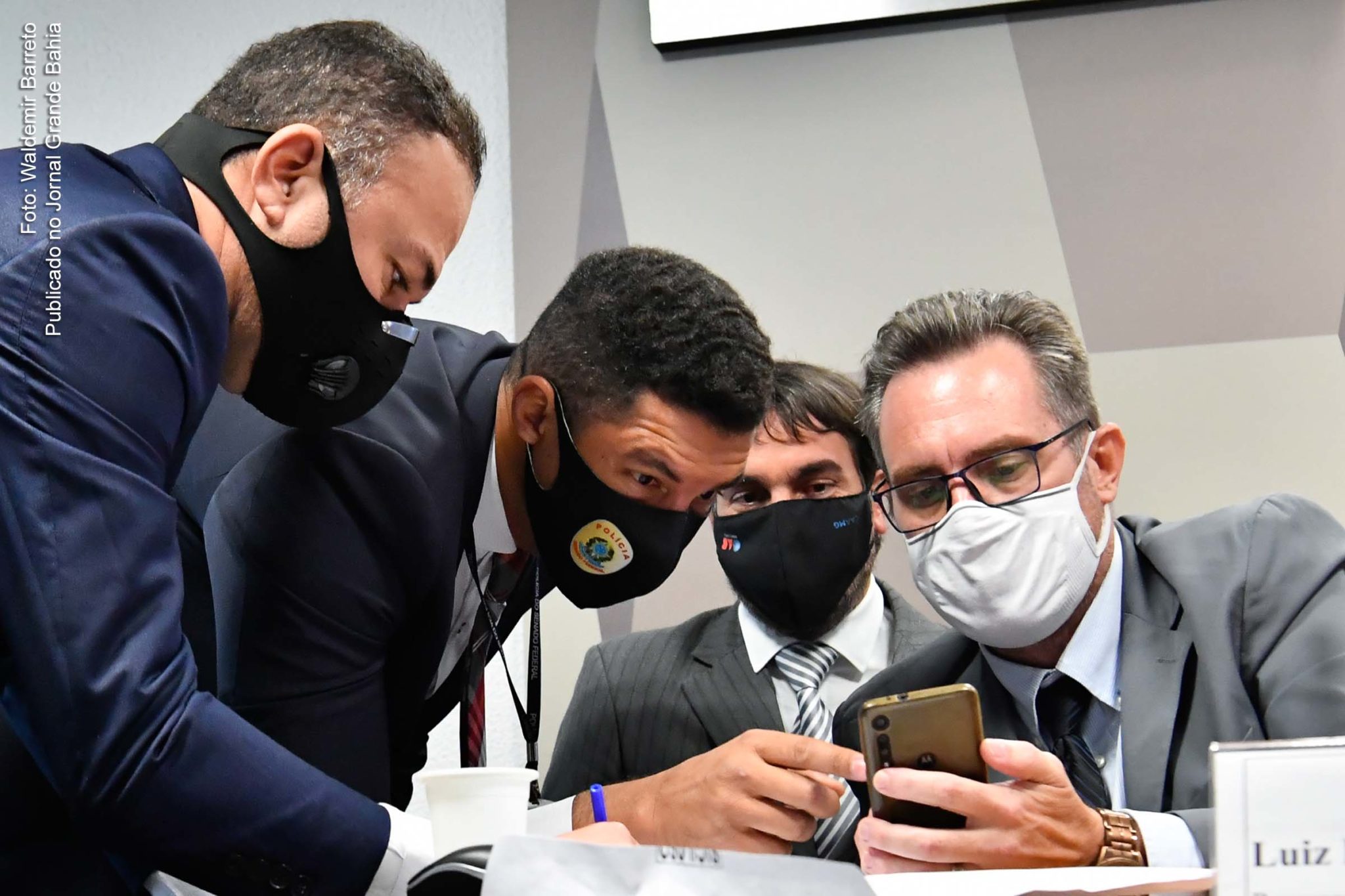 Luiz Paulo Dominguetti (último da direita), que se apresenta como vendedor de vacinas e denunciou à CPI da Pandemia do Senado cobrança de propina no Ministério da Saúde, teria negociado comissão sobre mais de 3 milhões de doses a ser dividida entre ele e mais duas pessoas.